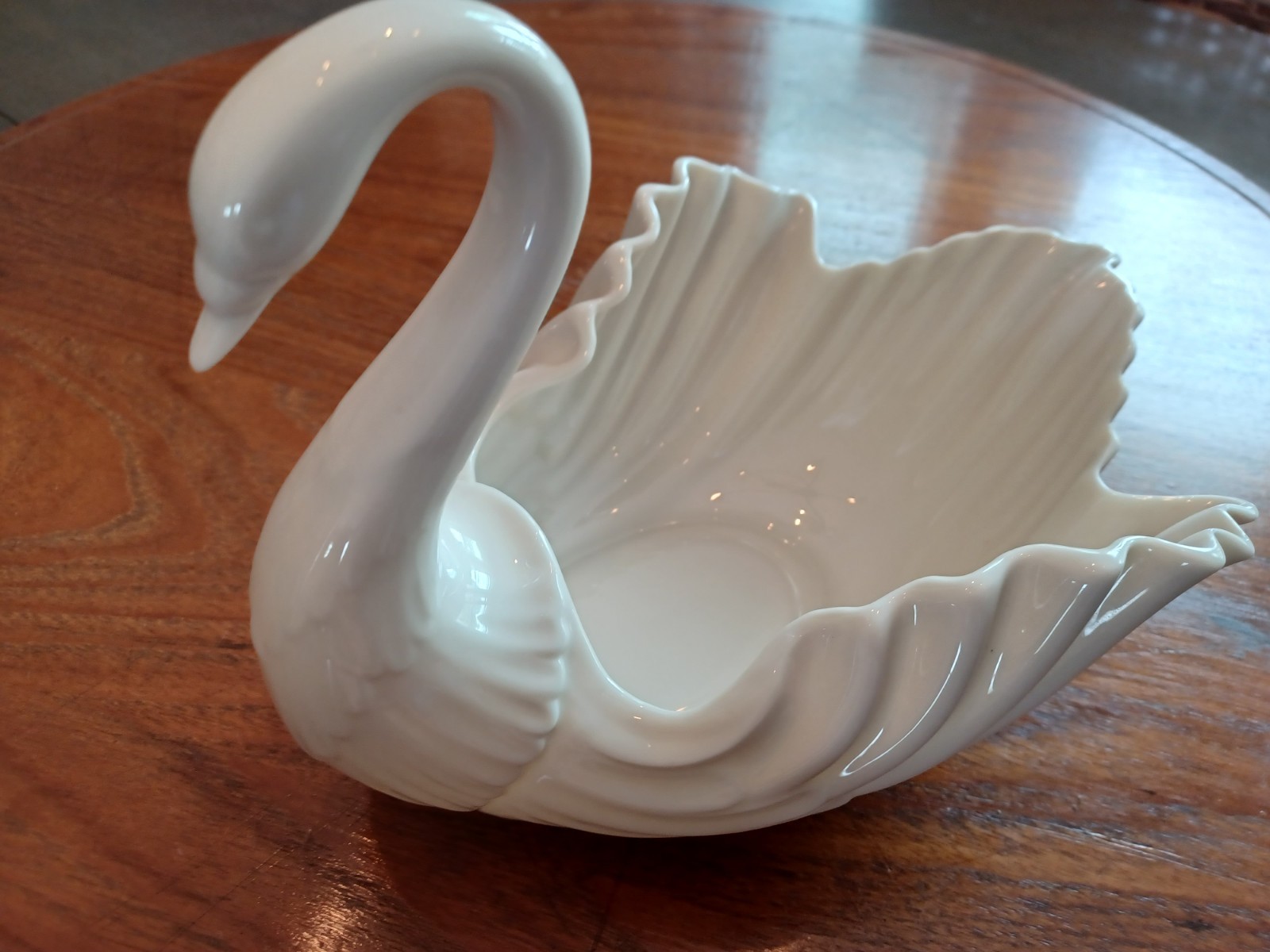 Lenox Large Ivory Porcelain Swan Decor Bowl Centerpiece Gold Stamp Vintage