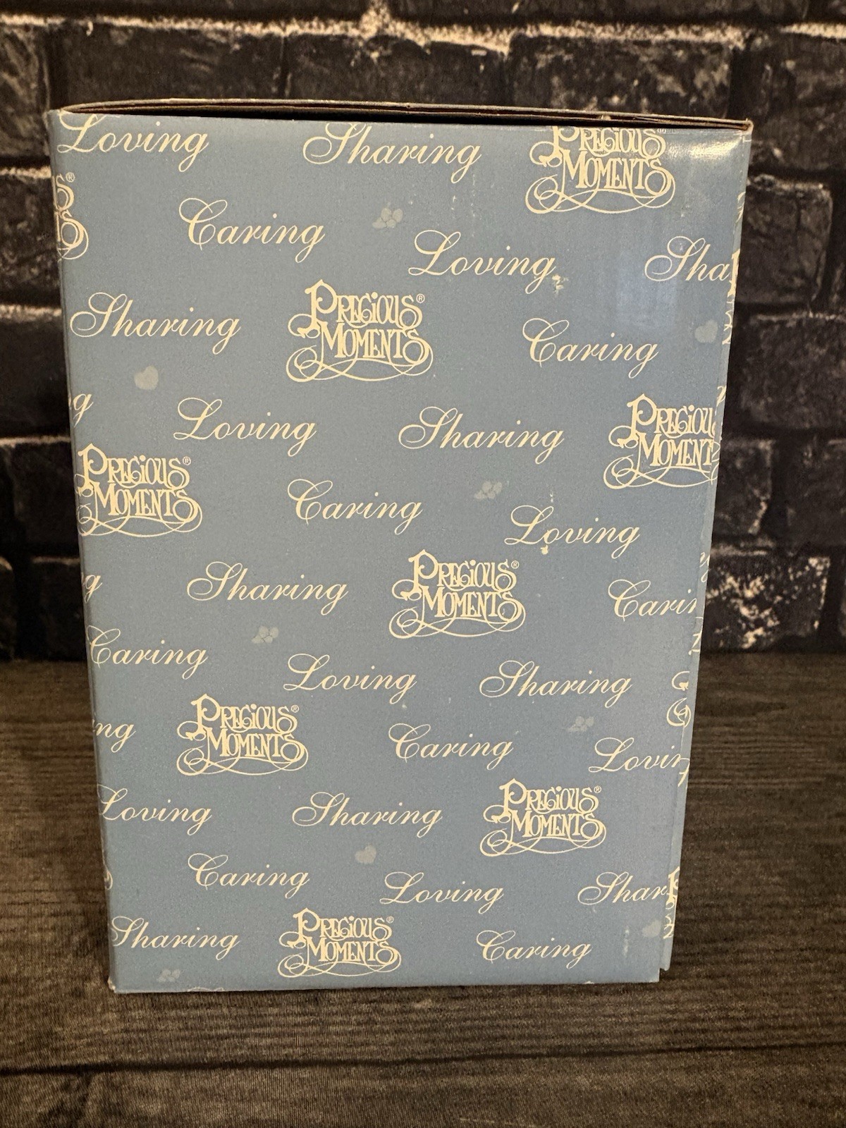 PRECIOUS MOMENTS DISNEY SHOWCASE 4004149 “MAKE EVERYDAY MAGICAL” 2005 PORCELAIN