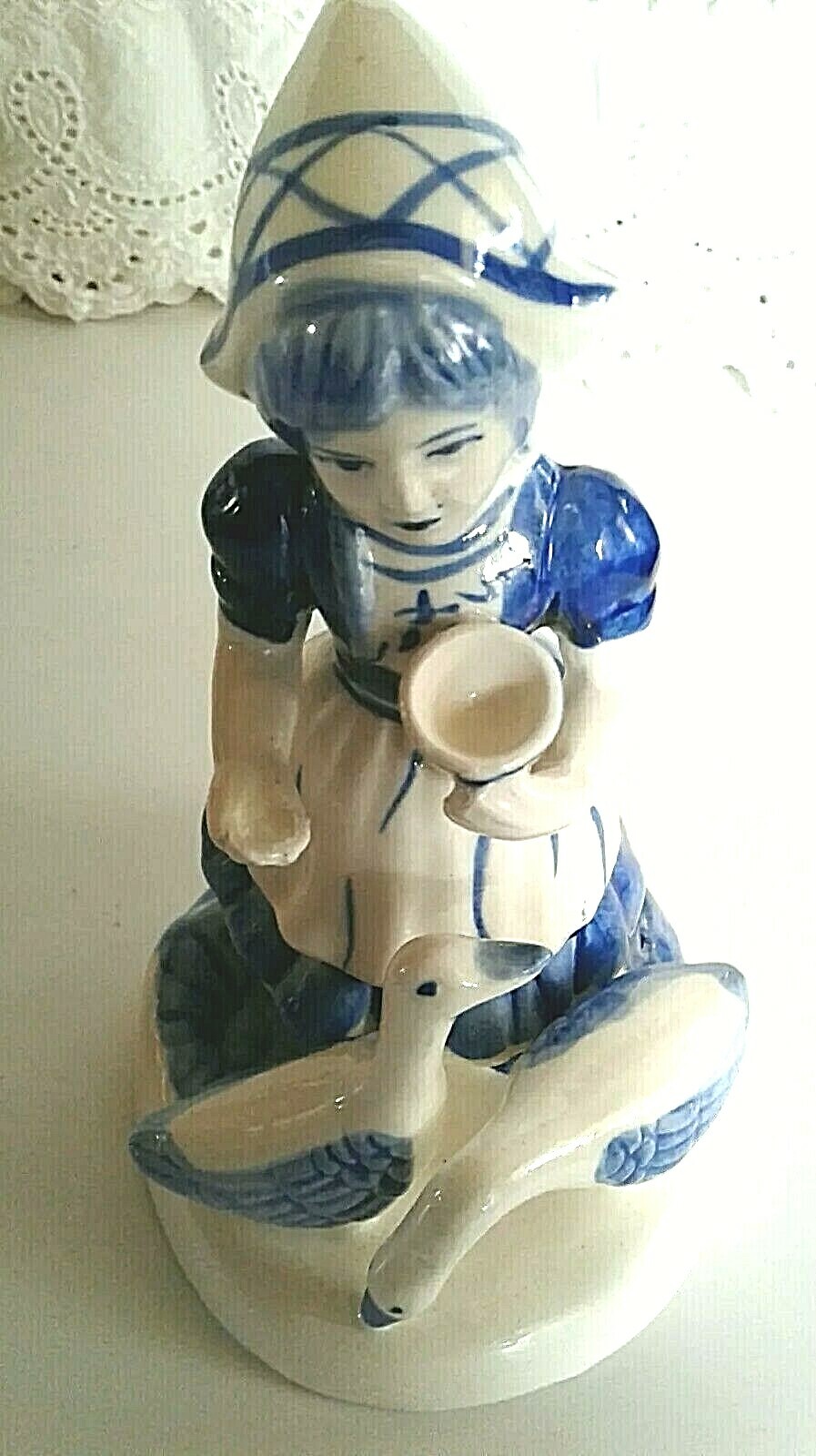 DELFT MAIDEN FEEDING GEESE, 7 INCHES TALL, 3 1/2 INCHES WIDE