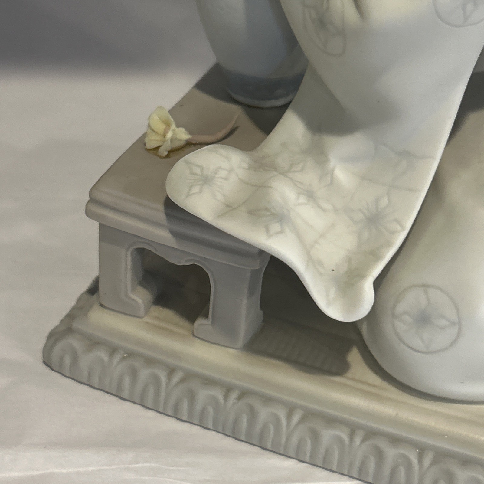 Lladro Geisha Japanese Flower Arranger(Decorator) #4840 Matte finish. Read