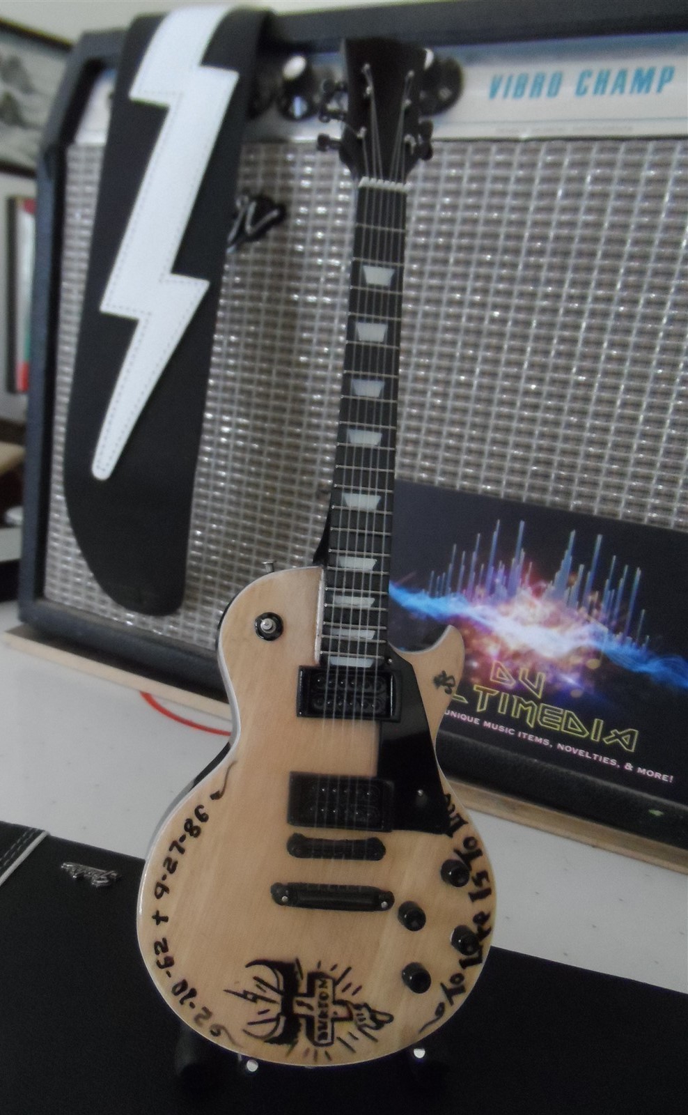 JAMES HETFIELD-Cliff Burton Tribute 1:4 Scale Replica Guitar ~New~