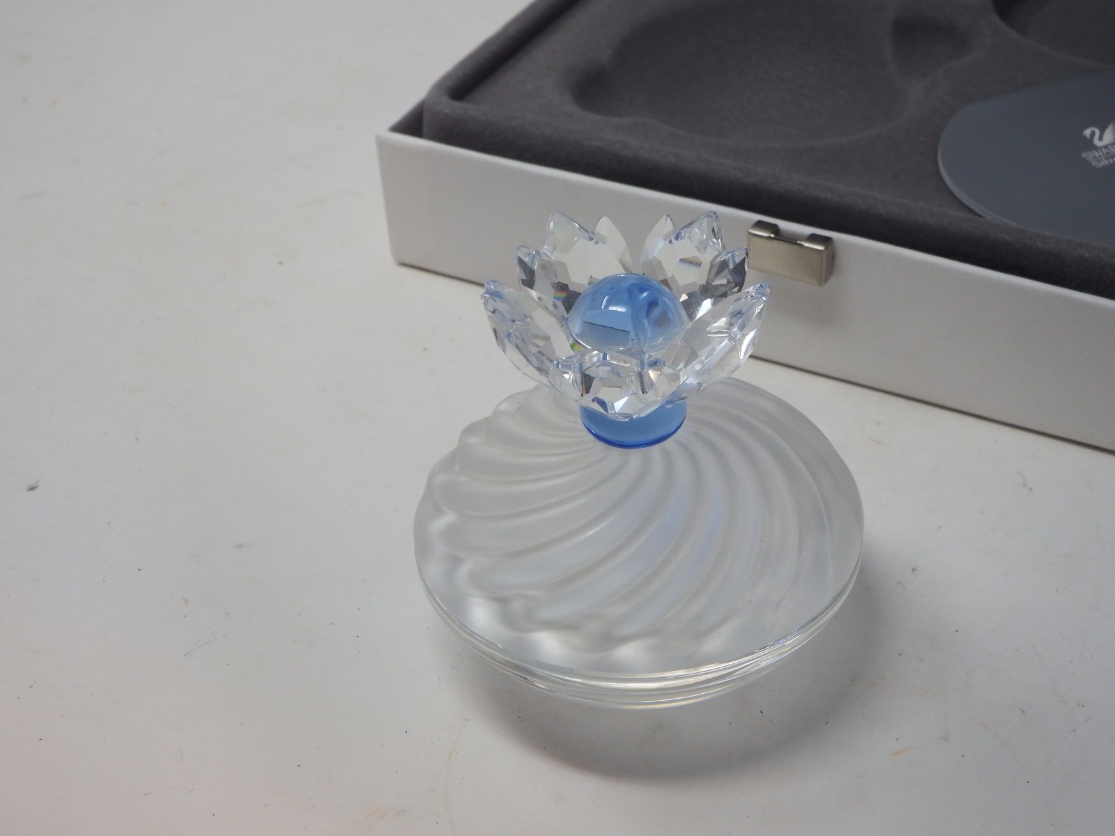 SWAROVSKI SILVER CRYSTAL BLUE FLOWER JEWELRY BOX 7464NR000001 BOX