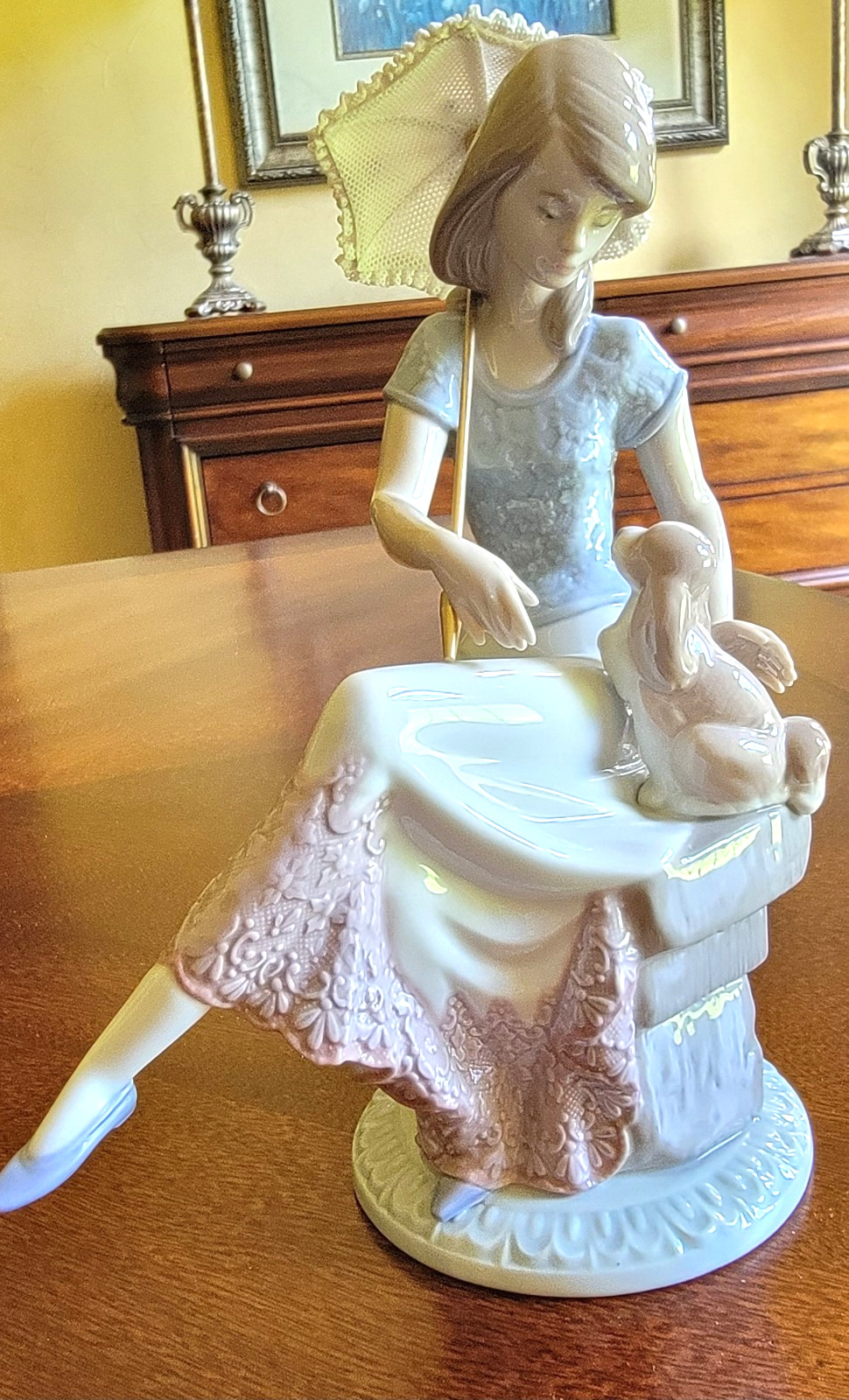 Lladro PICTURE PERFECT 7612 Woman Parasol – Collectors Society 5th Anniversary