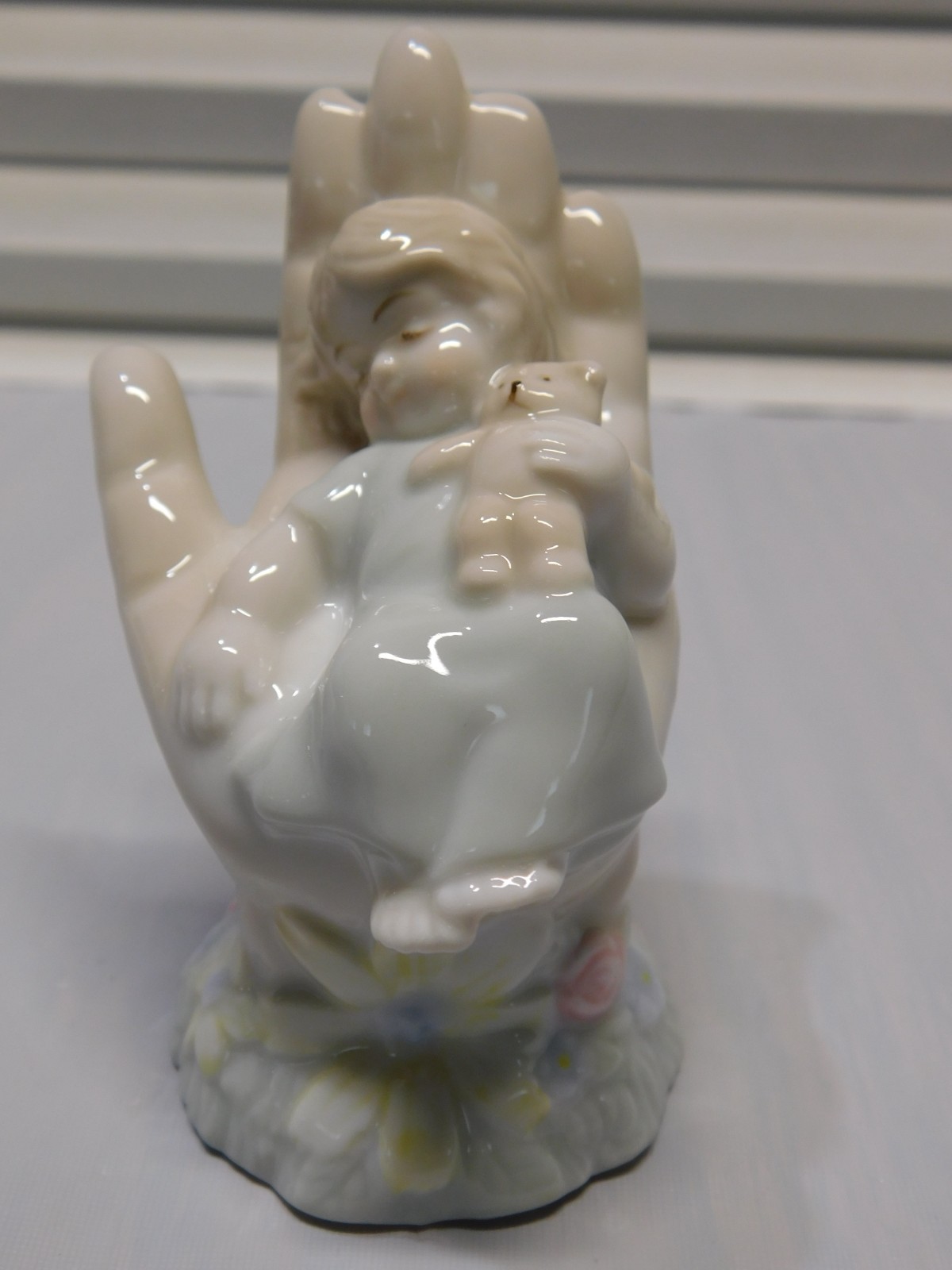 HOUSE OF LLOYD “IN GOD’S HAND” PORCELAIN FIGURINE SLEEPING CHILD W/TEDDY