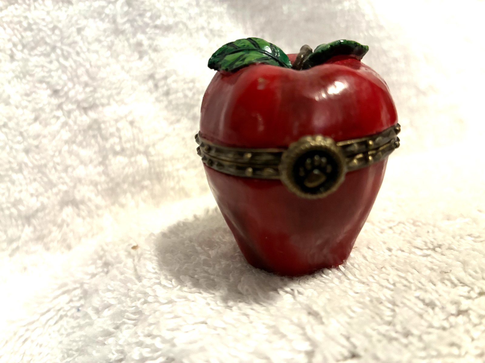 Boyds Bears Treasure Box Miss Macintosh Apple 1 3/4″ t x 1 1/2″ x 1 3/4″