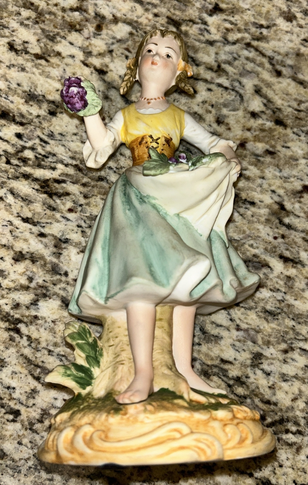 Ethan Allan American Traditional Interiors Boy & Girl W/Grapes Figurines 3211A