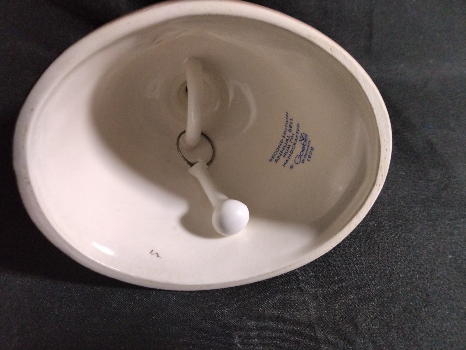Vintage Goebel Hum”1985 “738 Valentine Gift” 701 2nd Edition Annual Bell 1978″