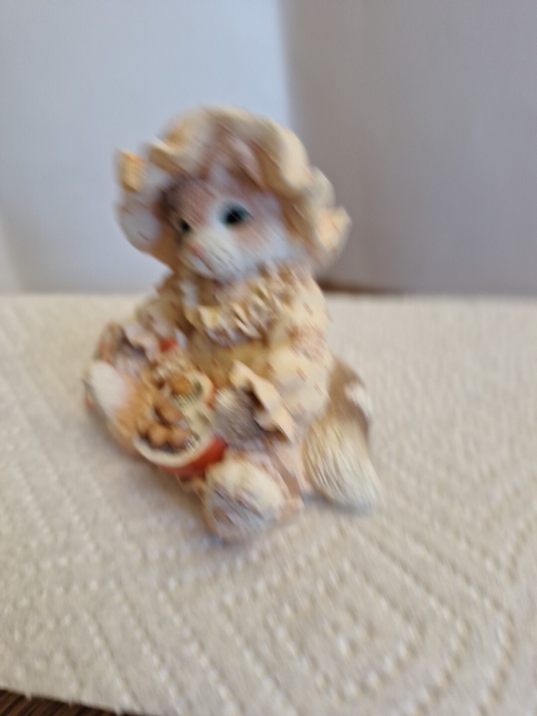 Calico Kittens Figure Holding Chocolate Vintage Sweets For the Sweet 1995 155470