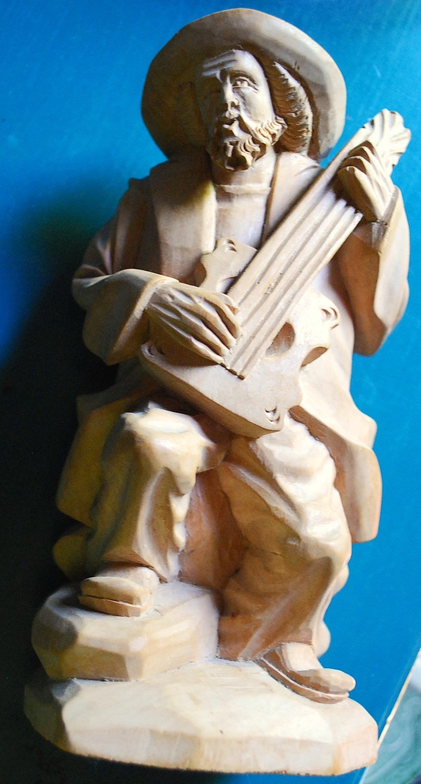 Antique BLACK FOREST GERMANY Hand Carved Wood Sculpture MAN PLAYING GUITAR 8.25″