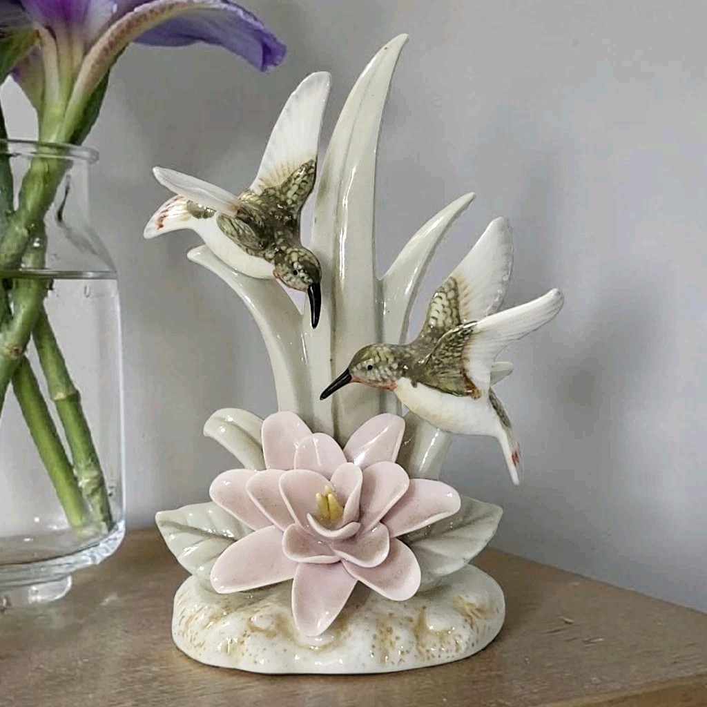 Vtg Lefton Sevilla Porcelain Hummingbirds On Lotus Flower Figurine 5.5″T EC