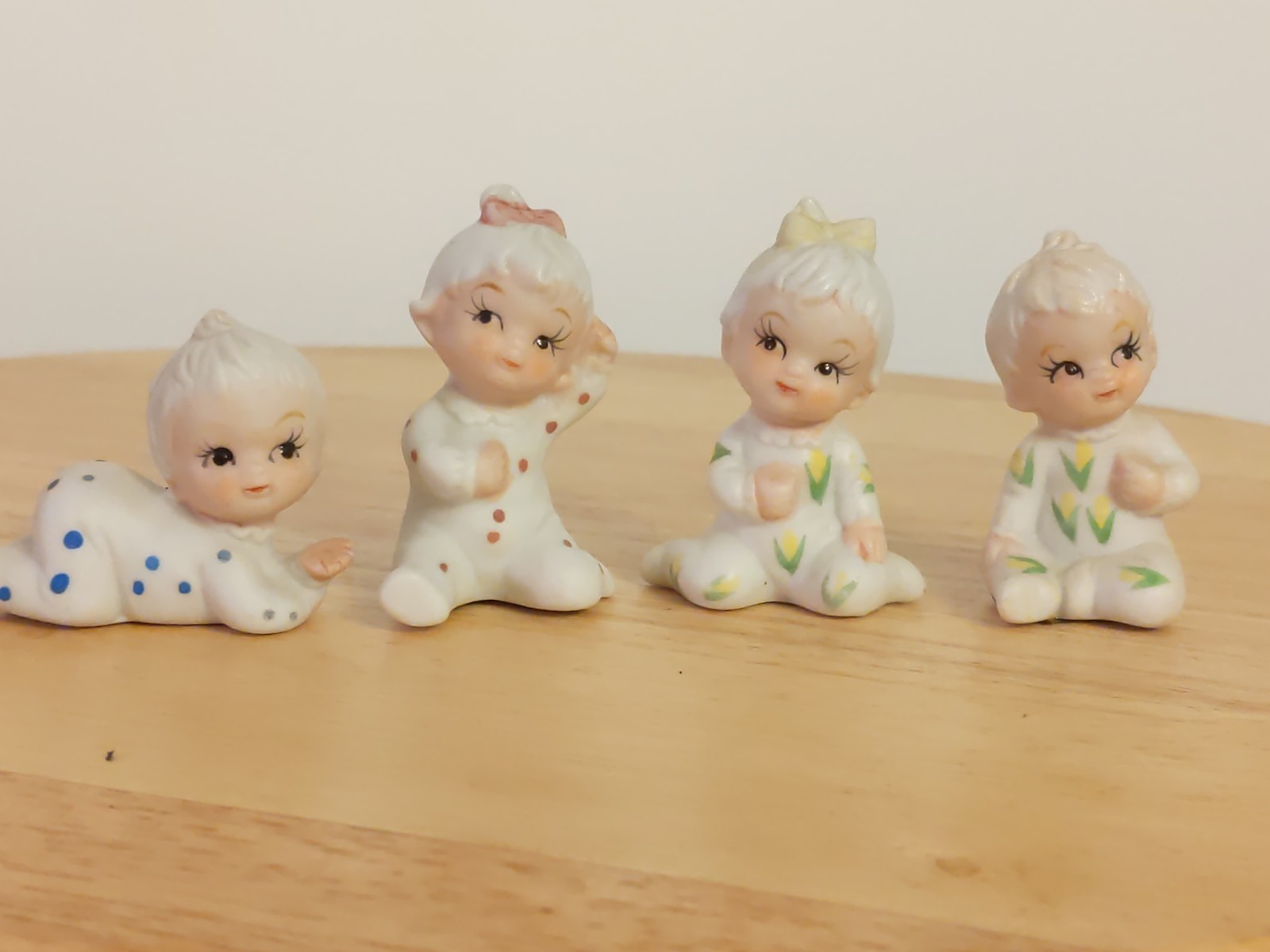 Vintage Set of 4 Miniature Baby Figurines Floral Taiwan See Photos*