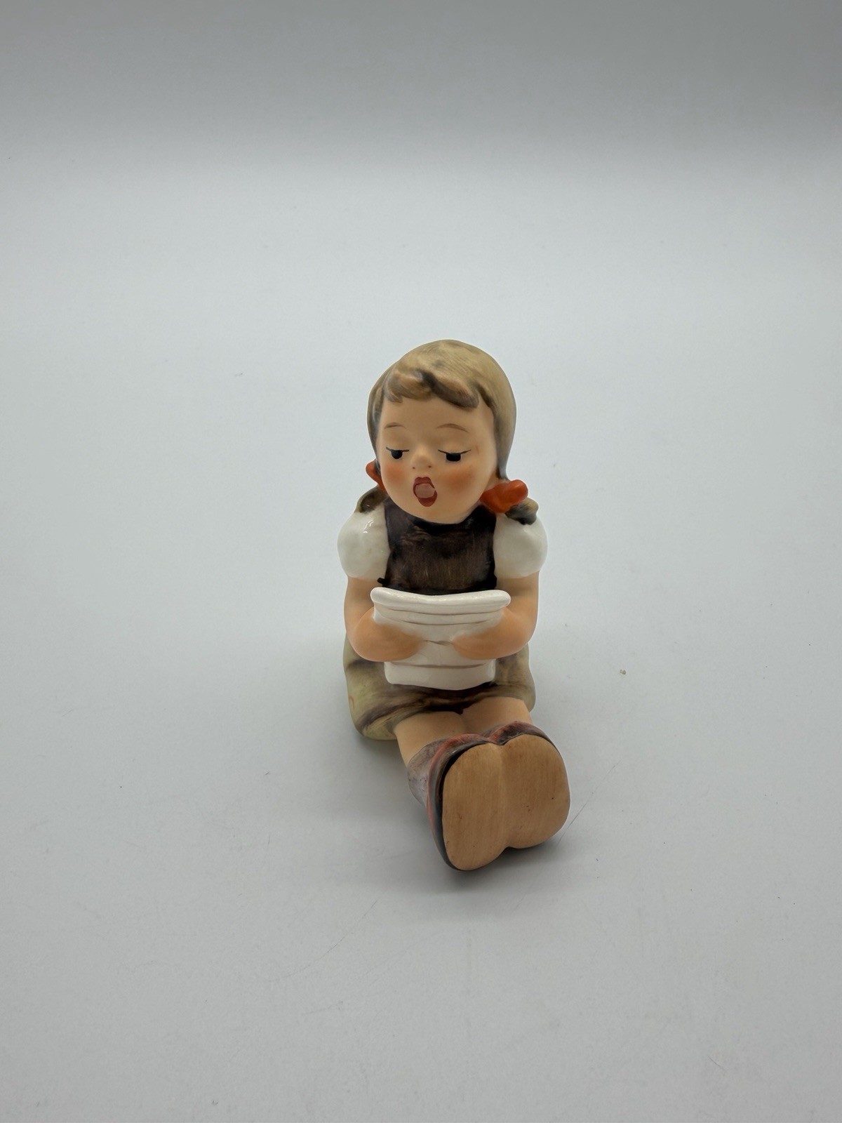 Mini 2.5 Inch Hummel Goebel Figurine “Girl with Sheet Music” # 389 MINT 1979