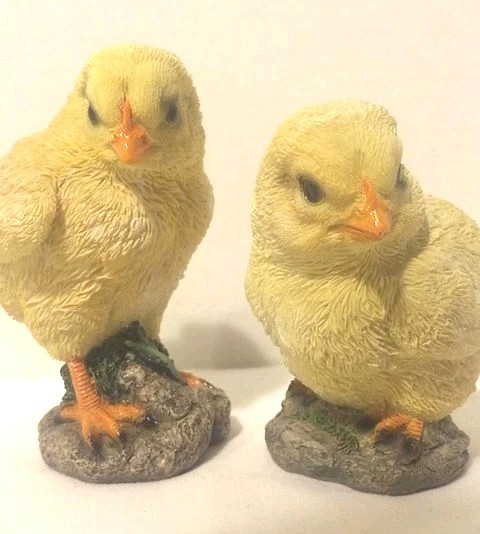 Two Nwot Hi -Line Resin Baby Chicks Indoor/Outdoor Figurines