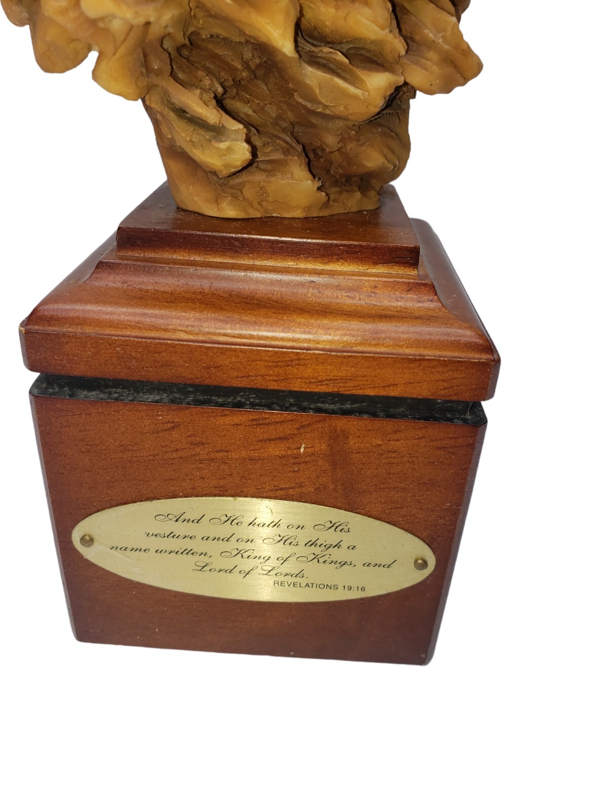 Mill Creek Collection Lion Sculpture On Wooden Stand King Of Kings D. Morales