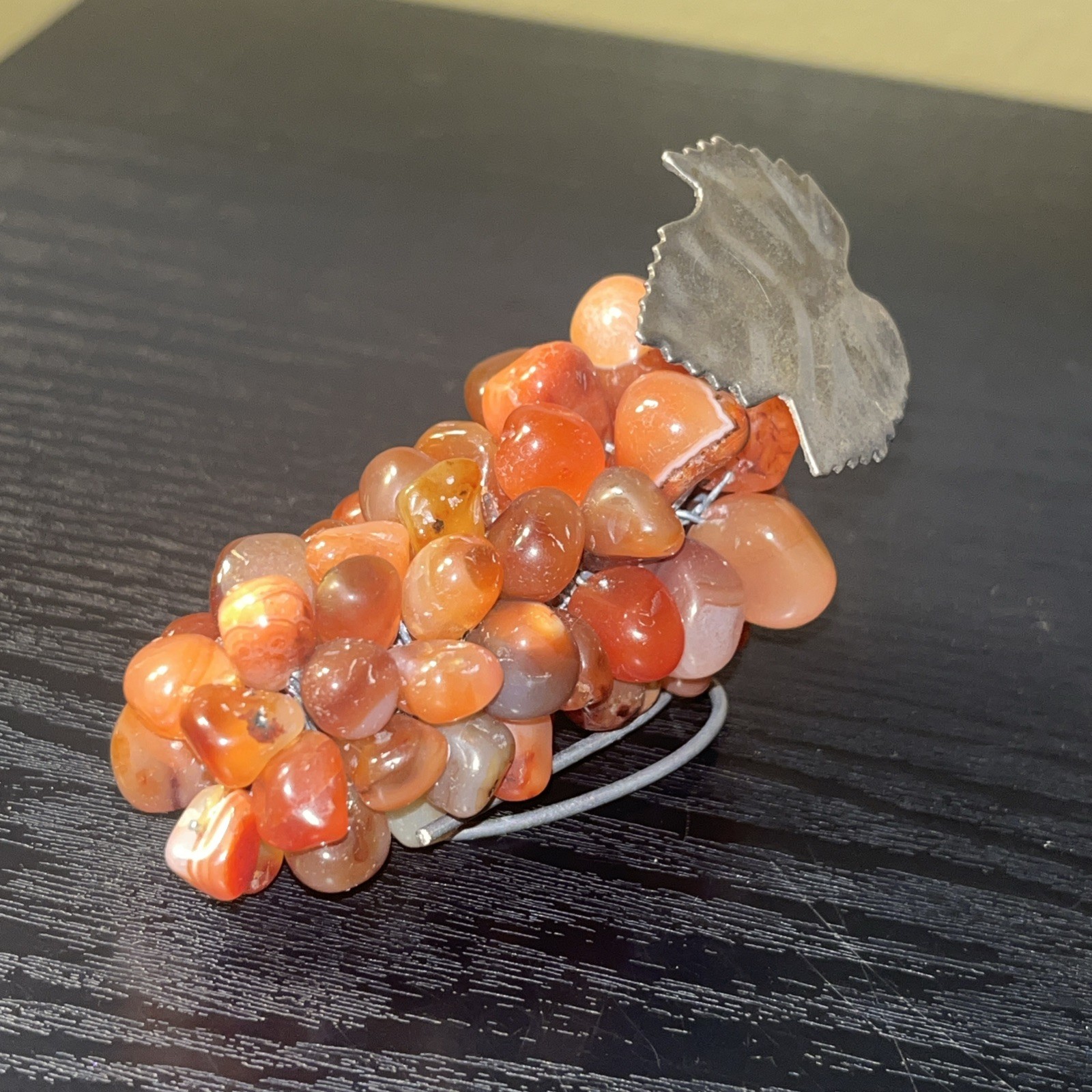 VTG Carnelian Agate Tumbled Stone Grape Cluster & Metal Leaf Fruit Figurine 3.5″