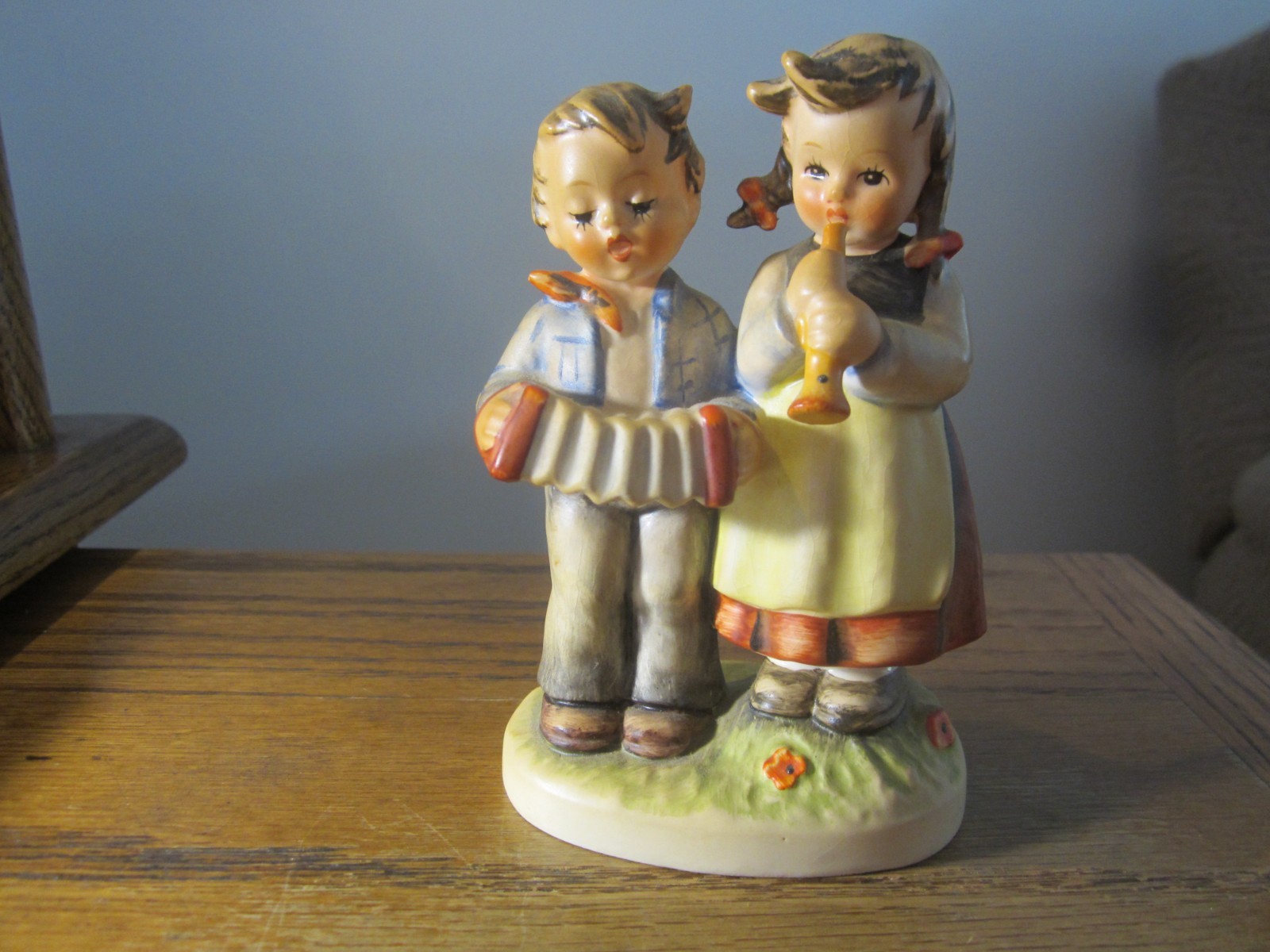 HUMMEL 218 2/0 BIRTHDAY SERENADE W. GOEBEL – W. GERMANY – 4 1/2 IN W/ORIG LABEL