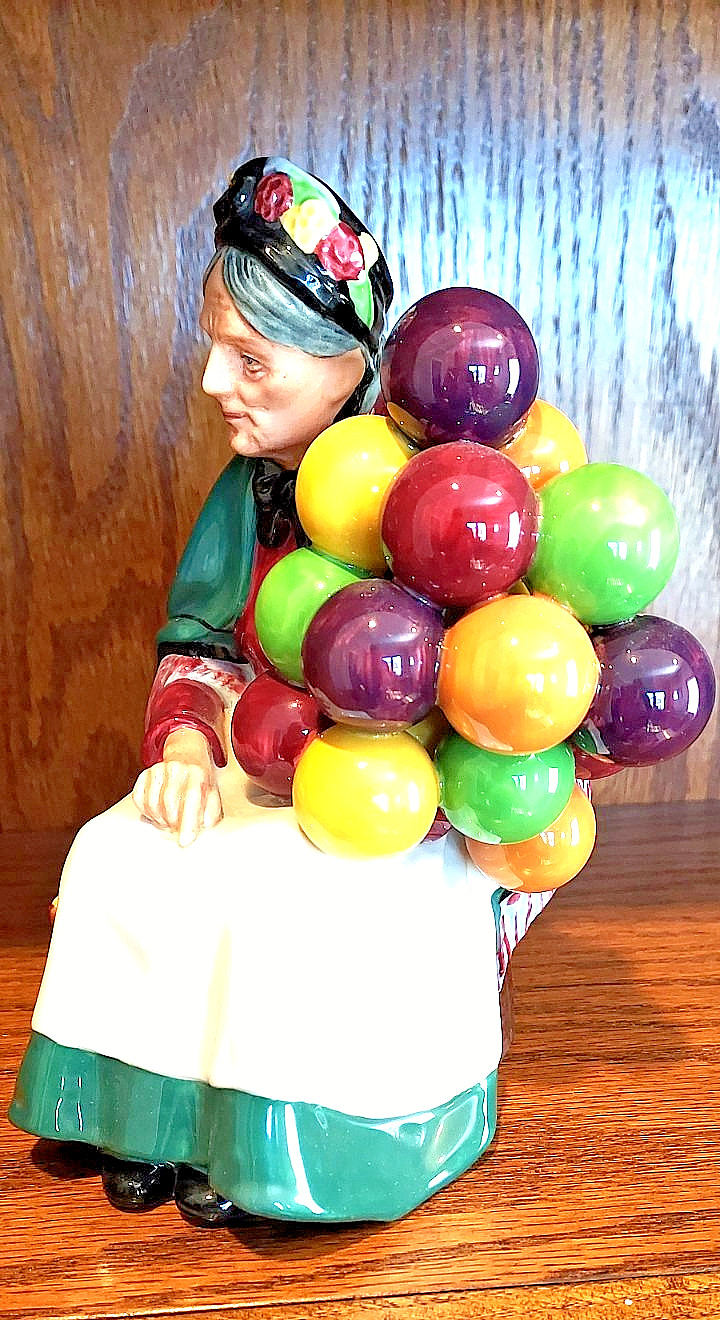 Royal Doulton “The Old Balloon Seller” HN 1315 Bone China 7.5″
