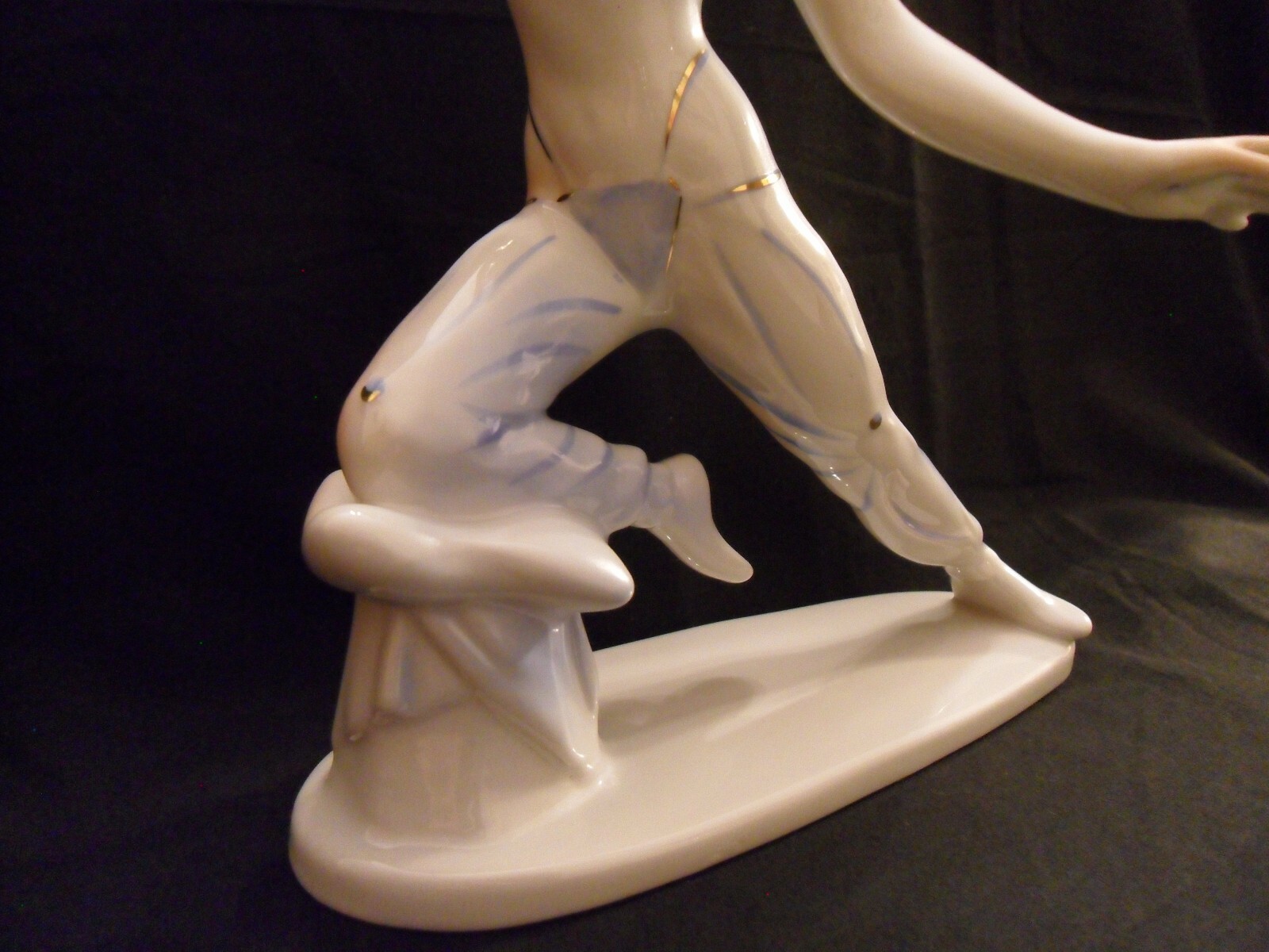 RARE ART DECO PORCELAIN STATUE FIGURE OF EROTIC DENCER, HOLLOHAZA MARK HUNGARIAN
