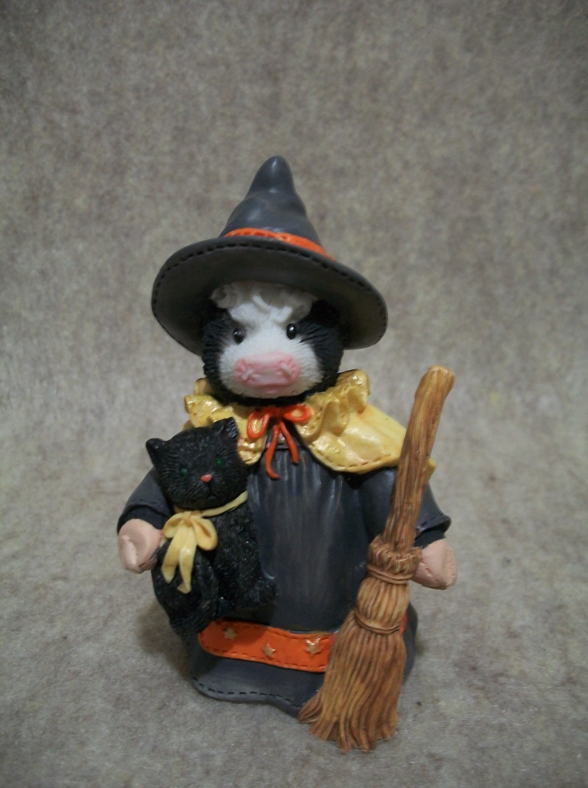 We make Magic with Moo with Barn – Halloween – Mary Moo Moo Cow Figurine
