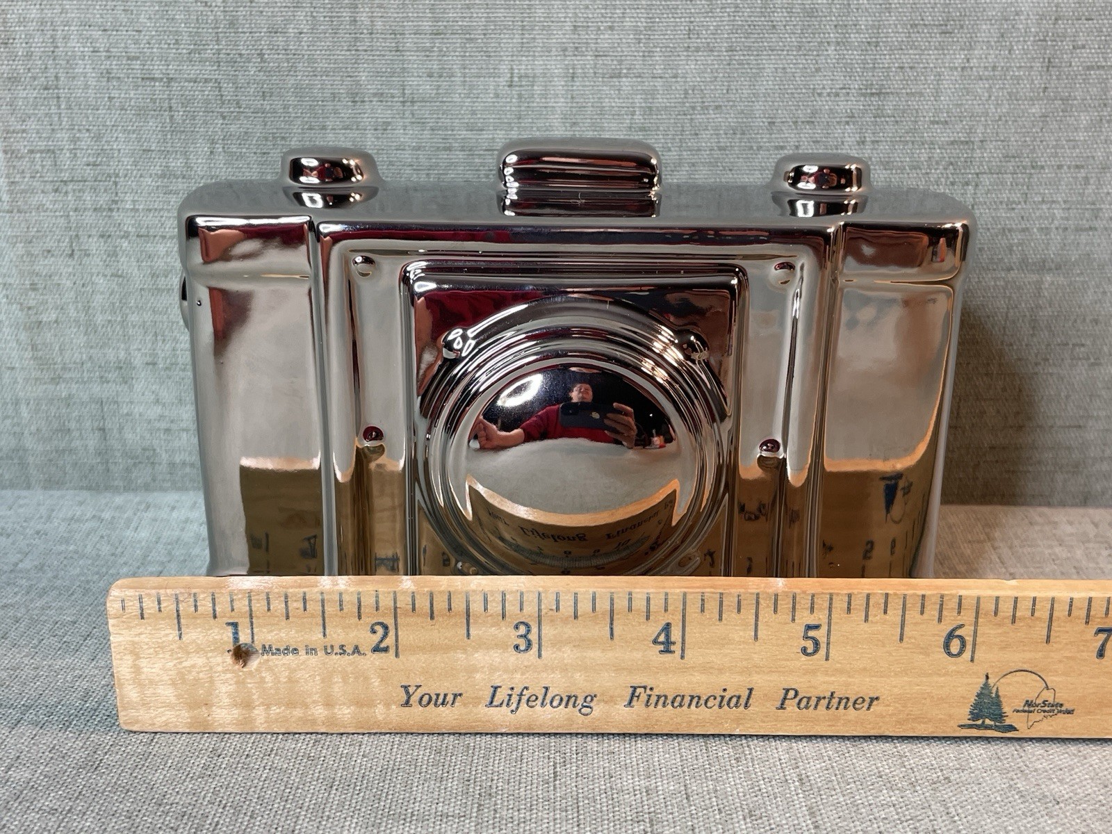 Interiors By Design Ceramic Mirrored Camera Decorating Piece – Silver/Chrome