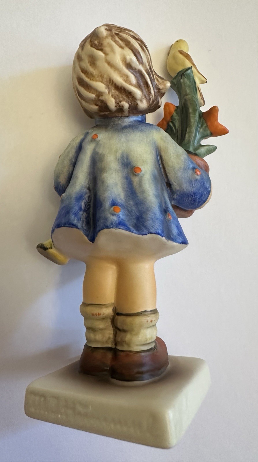 1971 Hummel 5.5” W Germany W Goebel Figurine Girl Holding Flower 17/0