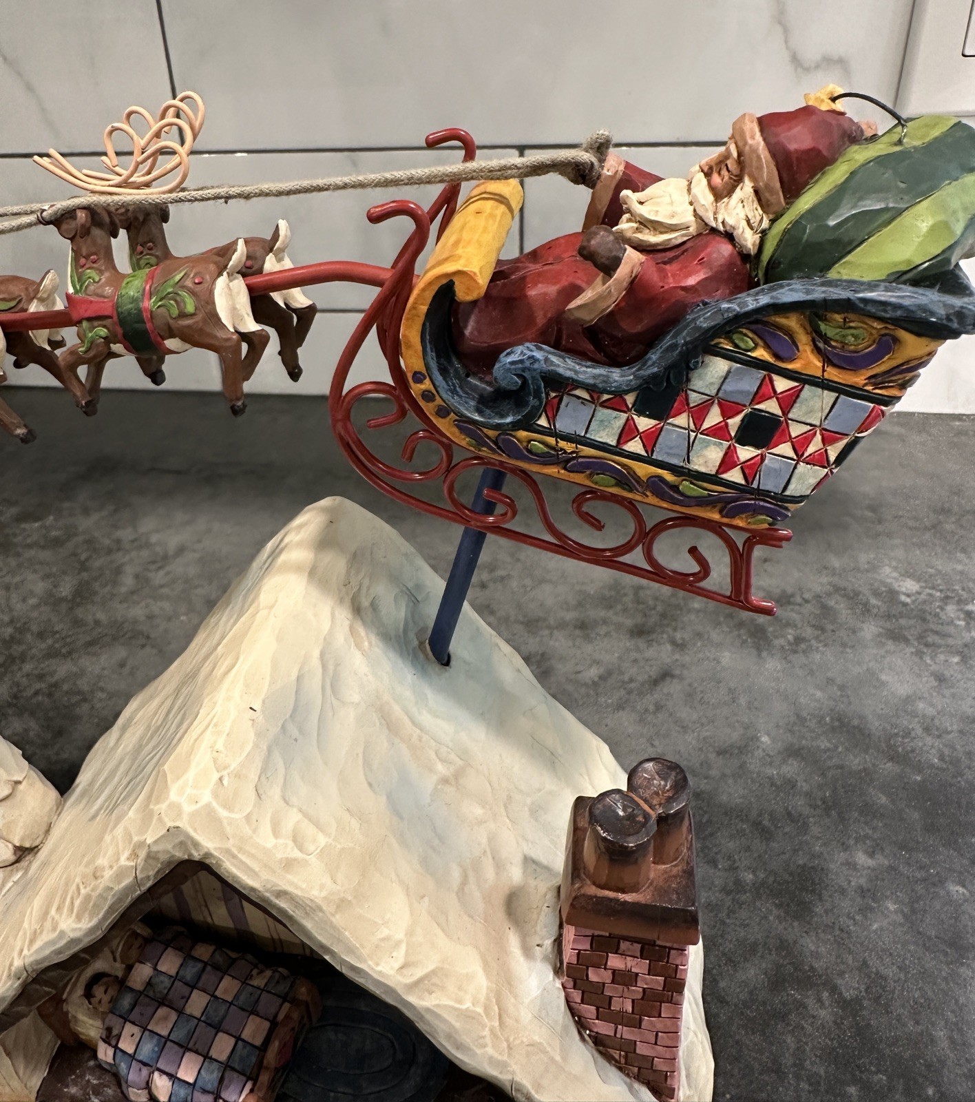 Jim Shore Heartwood Creek DREAMS FLY Santa in Sleigh Over House Figure C4002410