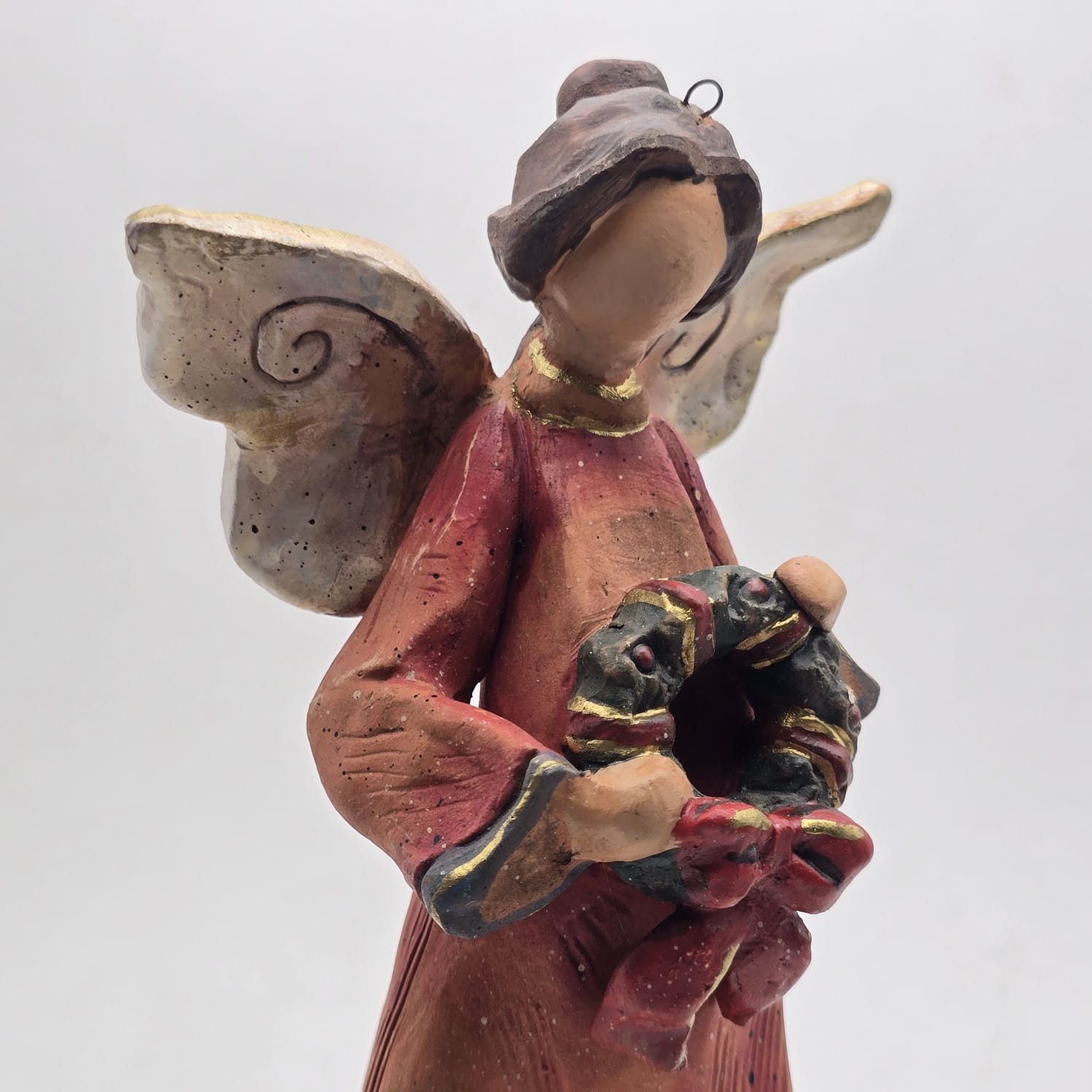 Vintage 6.25″H Terra Cotta Angel Holding a Christmas Wreath Figurine Art Pottery