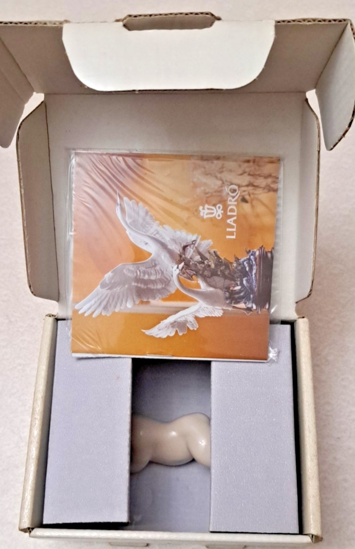 NEW Lladro Sleeping Baby Jesus w/Halo 4535 Porcelain Original Box Paperwork