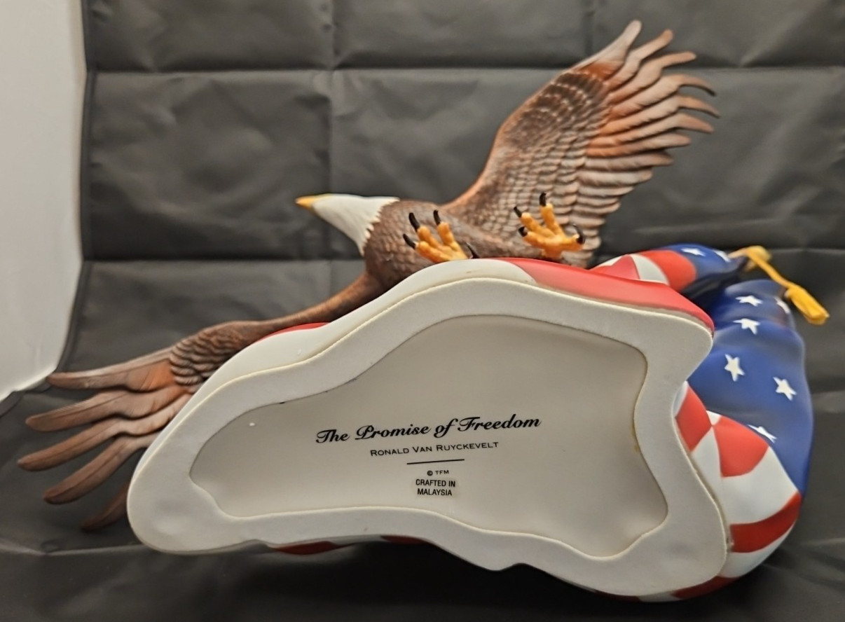 Franklin Mint PROMISE OF FREEDOM Sculpture Porcelain EAGLE W/ FLAG and BASE
