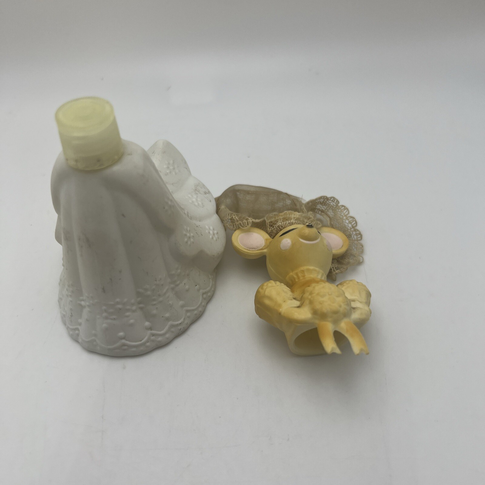 Avon Bride Mouse Perfume Bottle Figurine White Vintage With Vail 4” Tall USA