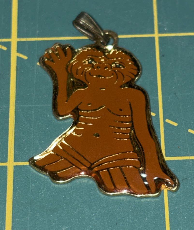 ET E.T. The Extra Terrestrial Sox Flags Prize 1 1/4” Charm Pendant Iconic