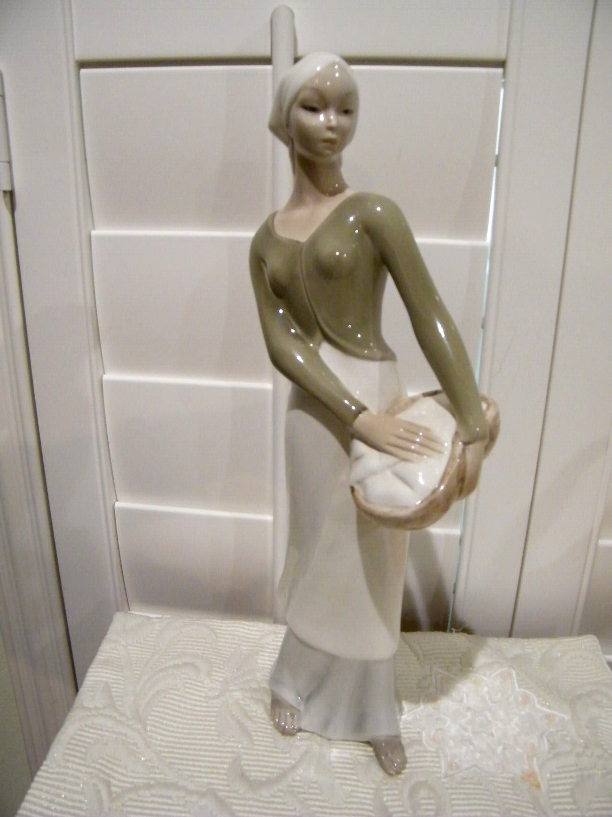 ETHAN ALLEN md ITALY PORCELAIN WOMAN HOLDING BOWL 14″ R.N. 48864