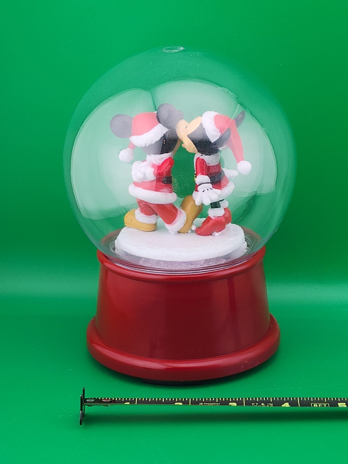 Merry Christmas Mickey & Minnie Snow Globe 2019 Plays Christmas Music 112637