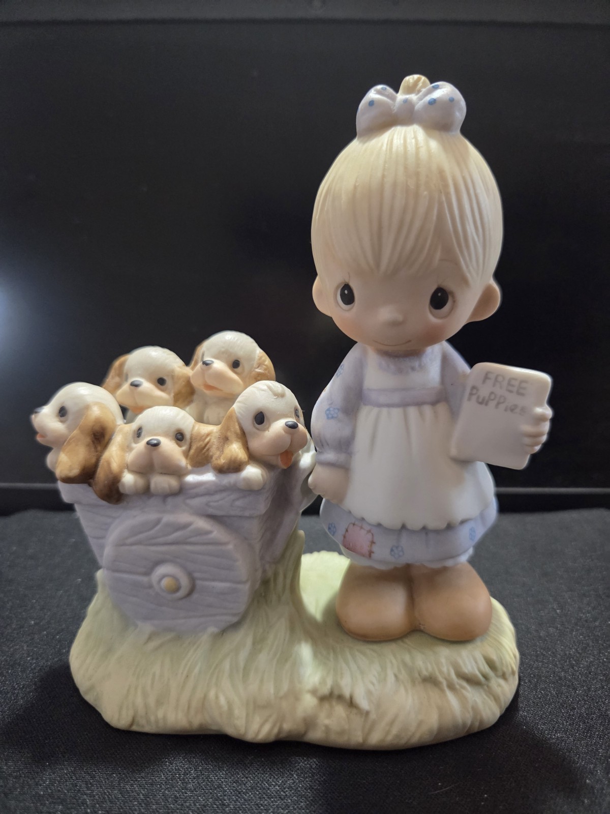Vintage Precious Moments “God Love th A Cheerful Giver”Figurine (Original 21)
