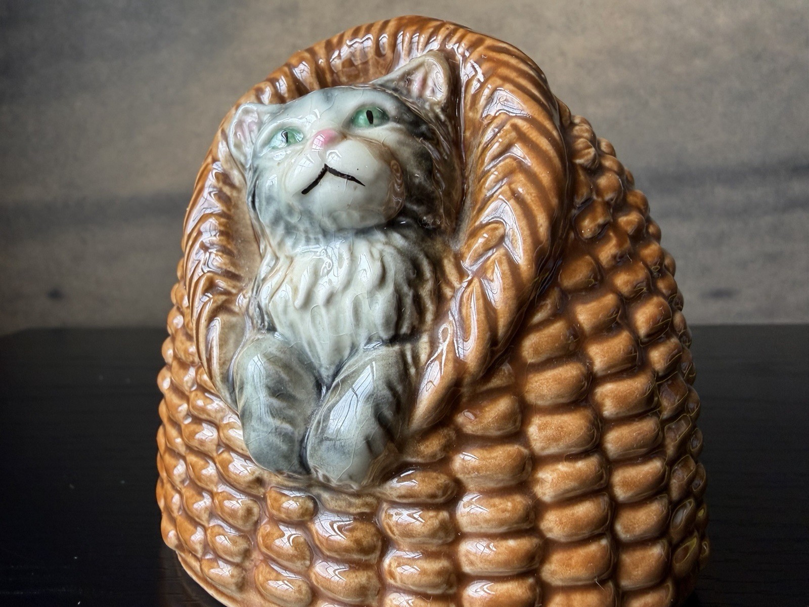 Vintage Goebel Kitten Bank/“Cat In Basket” 1974 West Germany with Key