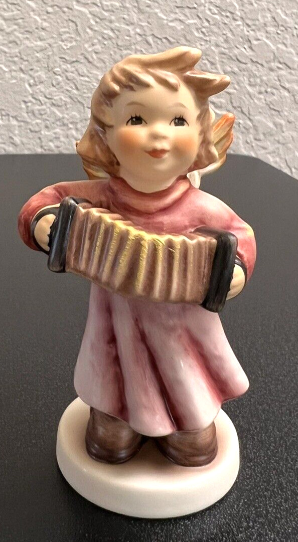 Hummel # 1636 Hum 2096/H “Millennium Bliss” Annual Angel 2000 New!