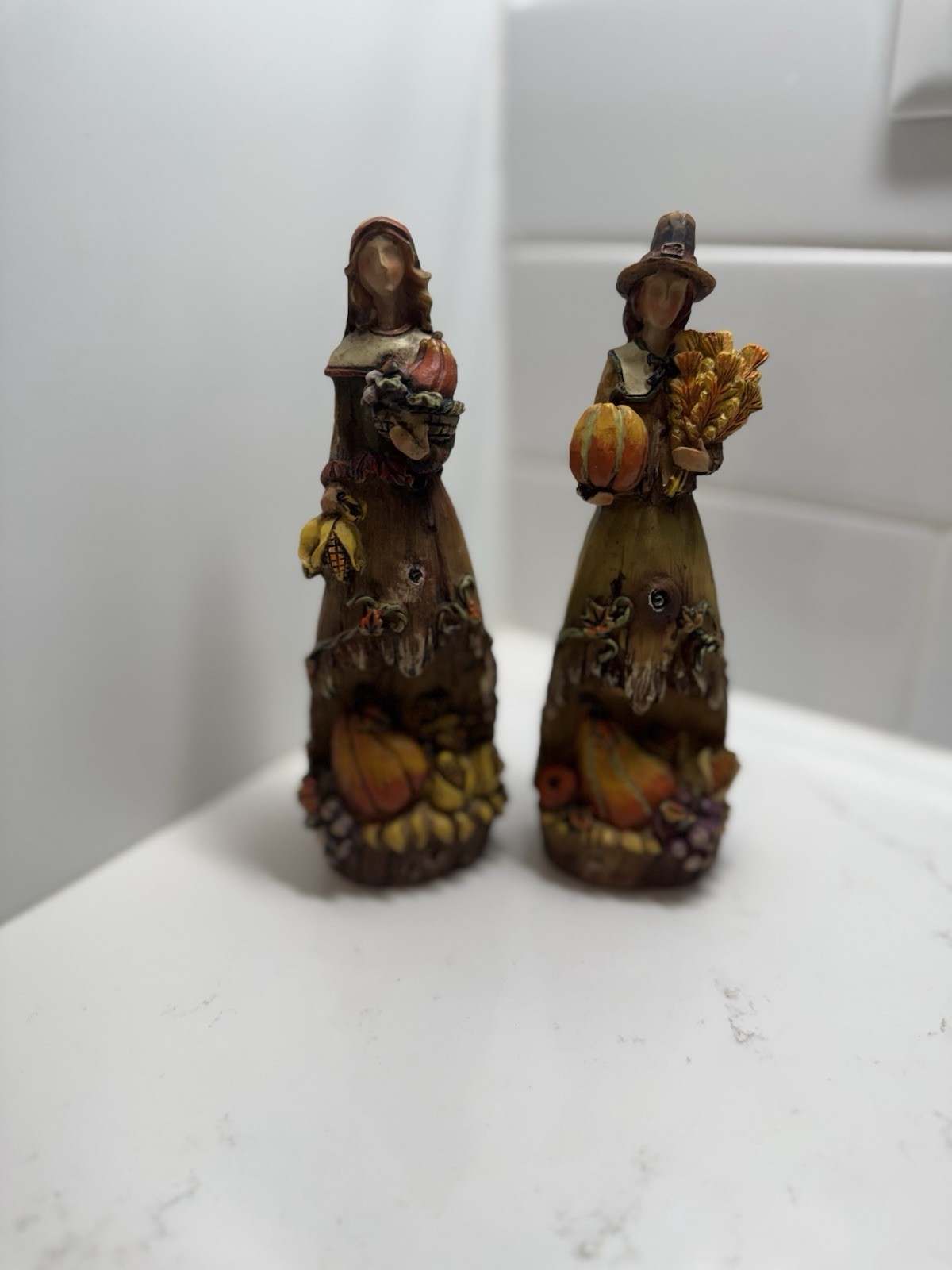 Intricately Carved Pilgrim Couple Thanksgiving Figurine 7.5”