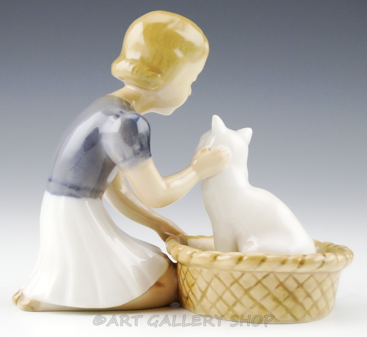 Bing & Grondahl B&G Denmark Copenhagen #2249 GIRL WHITE KITTEN CAT BASKET Mint