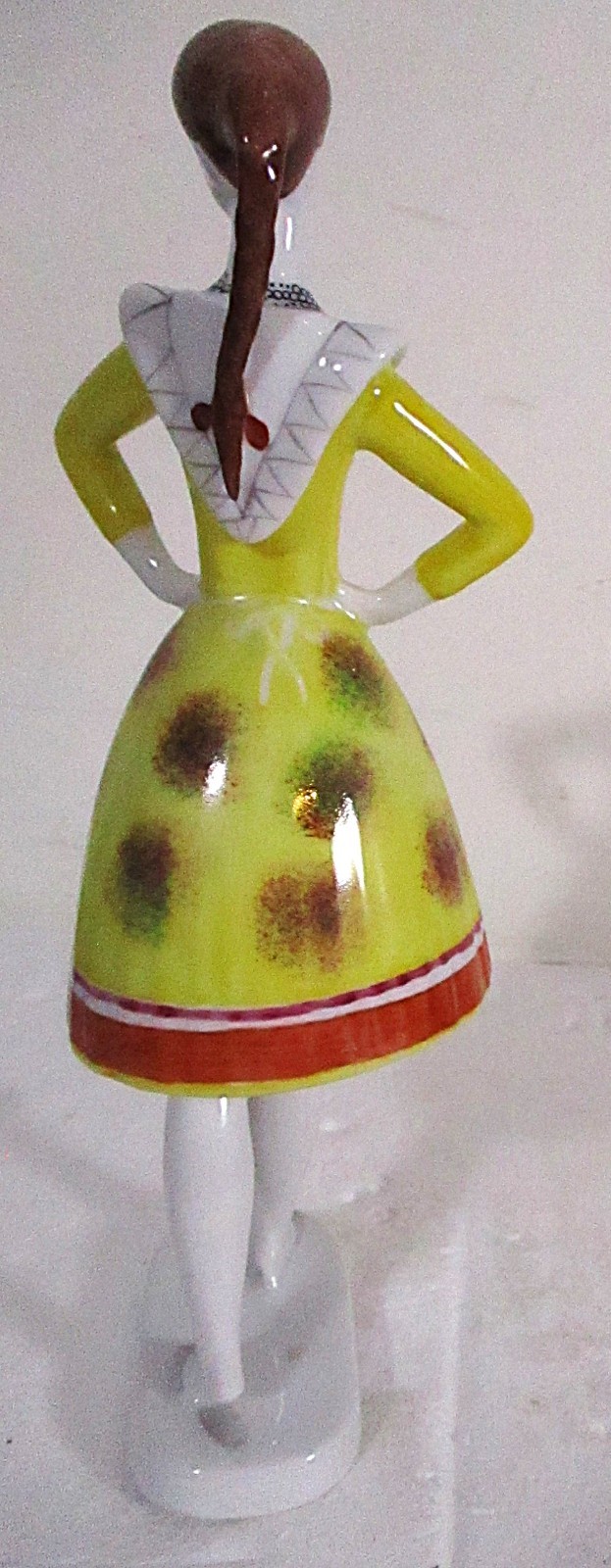 HIGH QUALITY PORCELAIN BULGARIAN FIGURE, CONTEMPORARY WOMAN, HALLOHAZA CO. MINT