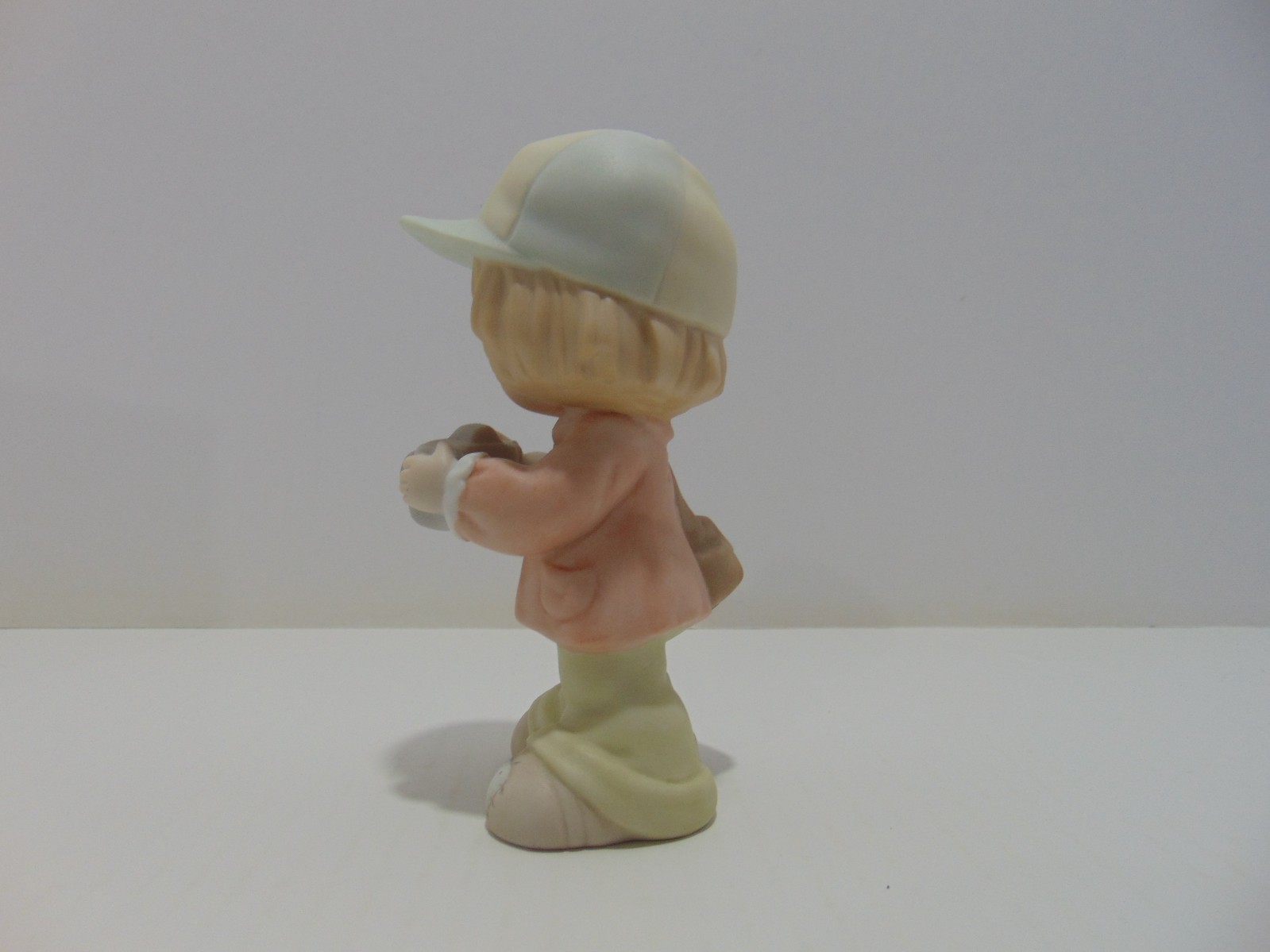 Precious Moments Focusing In On Those Precious Moments C0018 1997 Box (A)