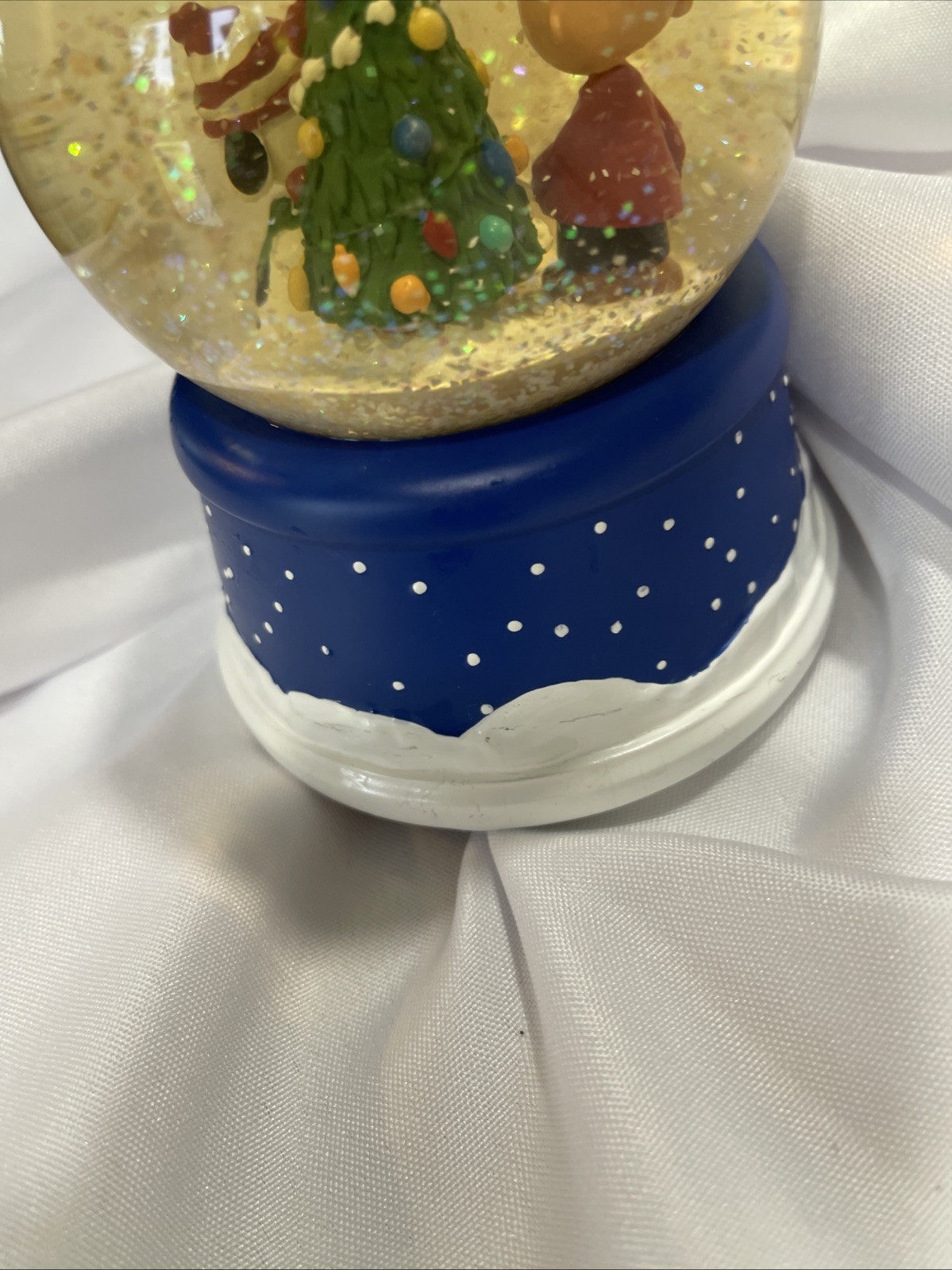 Hallmark Peanuts Christmas 50th Anniversary Musical Snow Globe Snoopy Works