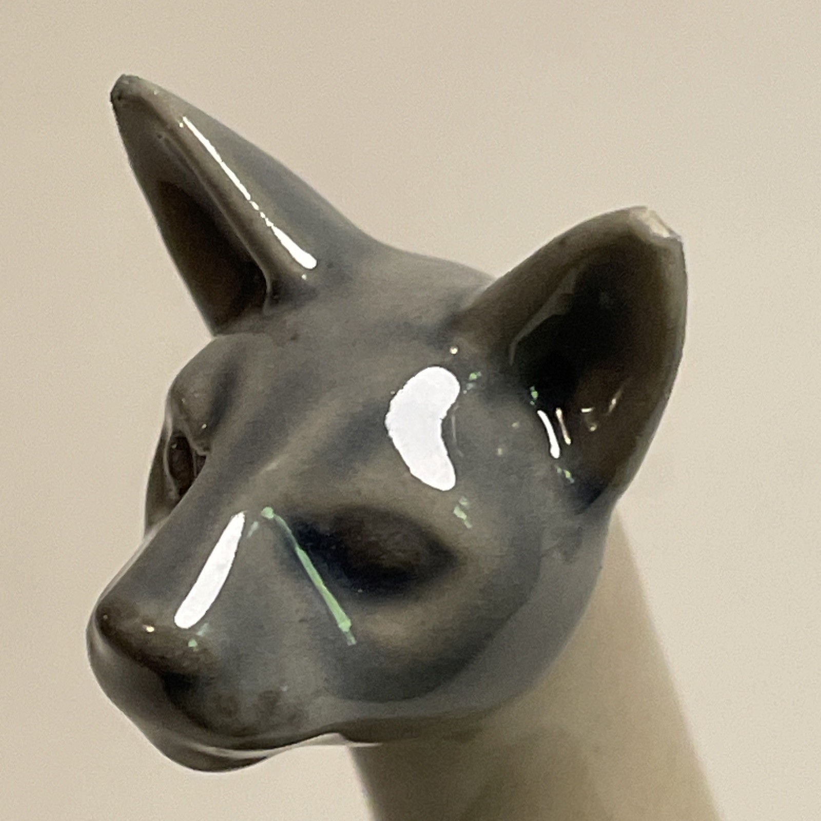 1986 Franklin Mint Curio Cabinet Cats Collection Gray Siamese Cat Valencia 3.5″