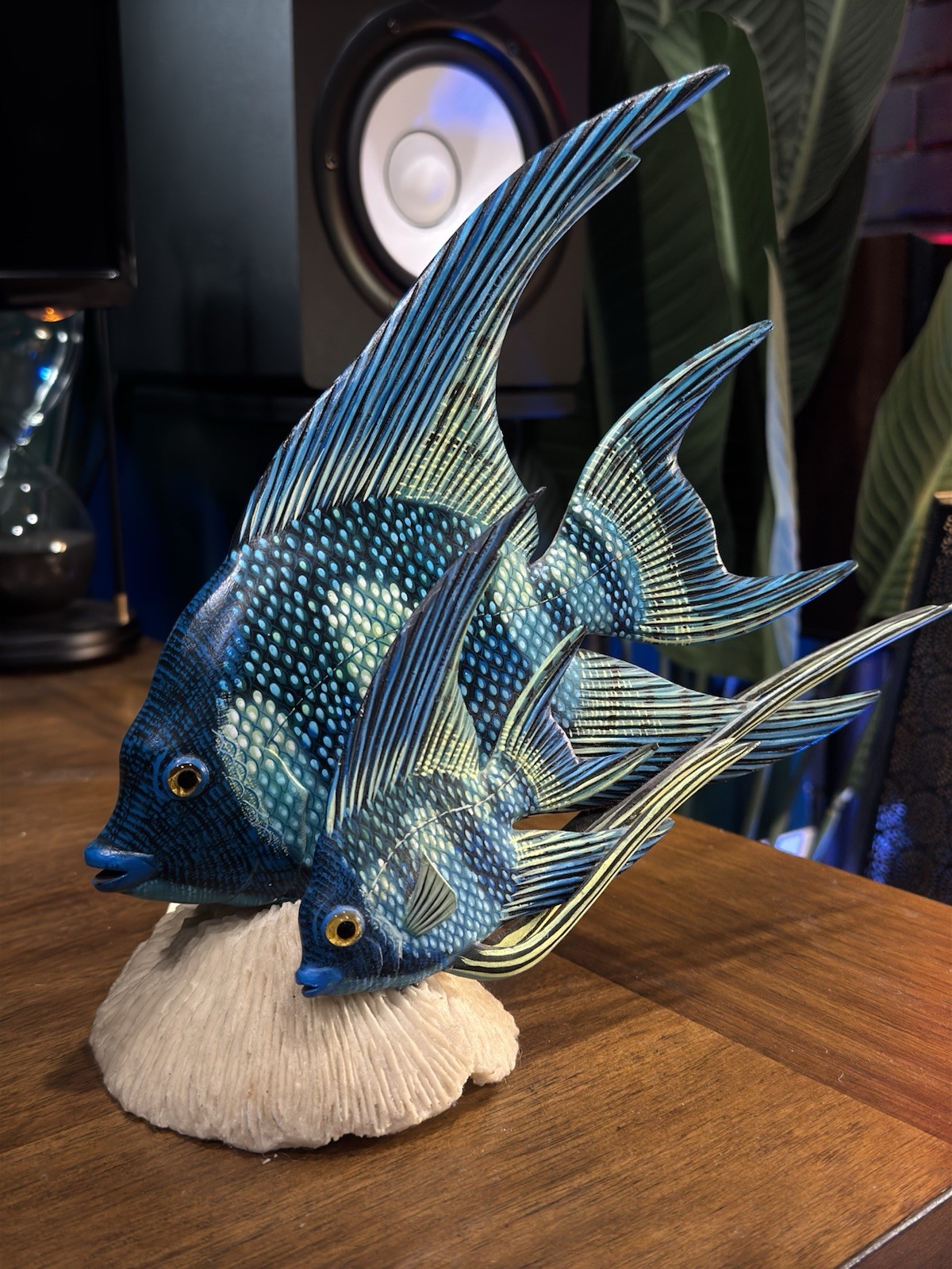 Nature Crafts F 92738 Hand Carved Wood Scalare angel Mother/baby Fish