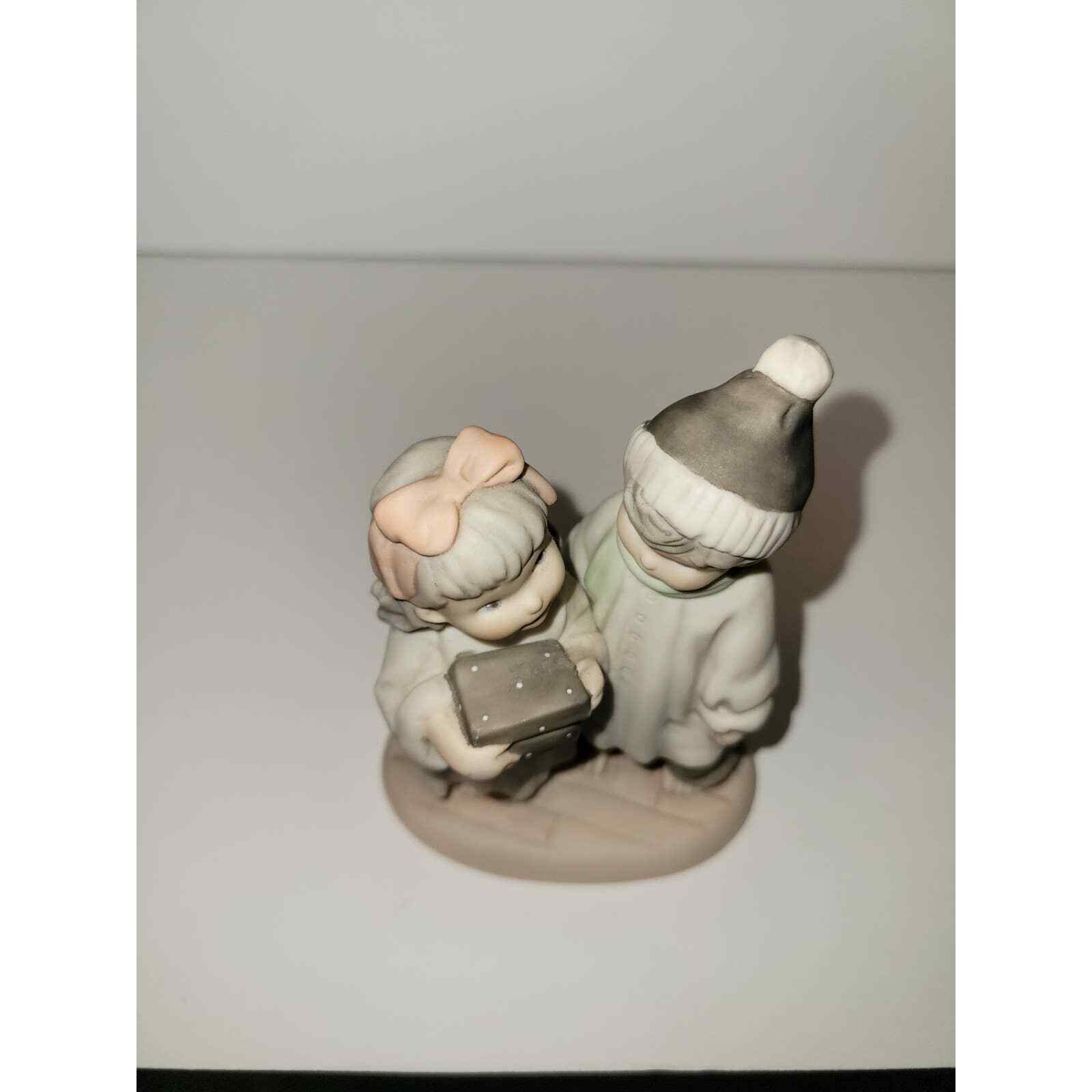 Kim Anderson’s Enesco 1997 Figurine Love is the Greatest Gift of All 284475
