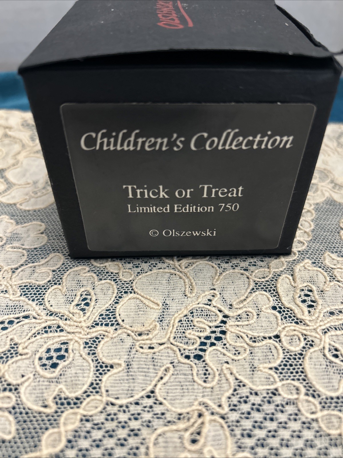 Goebel Miniatures Olszewski Limited Edition Trick or Treat 750 New with box