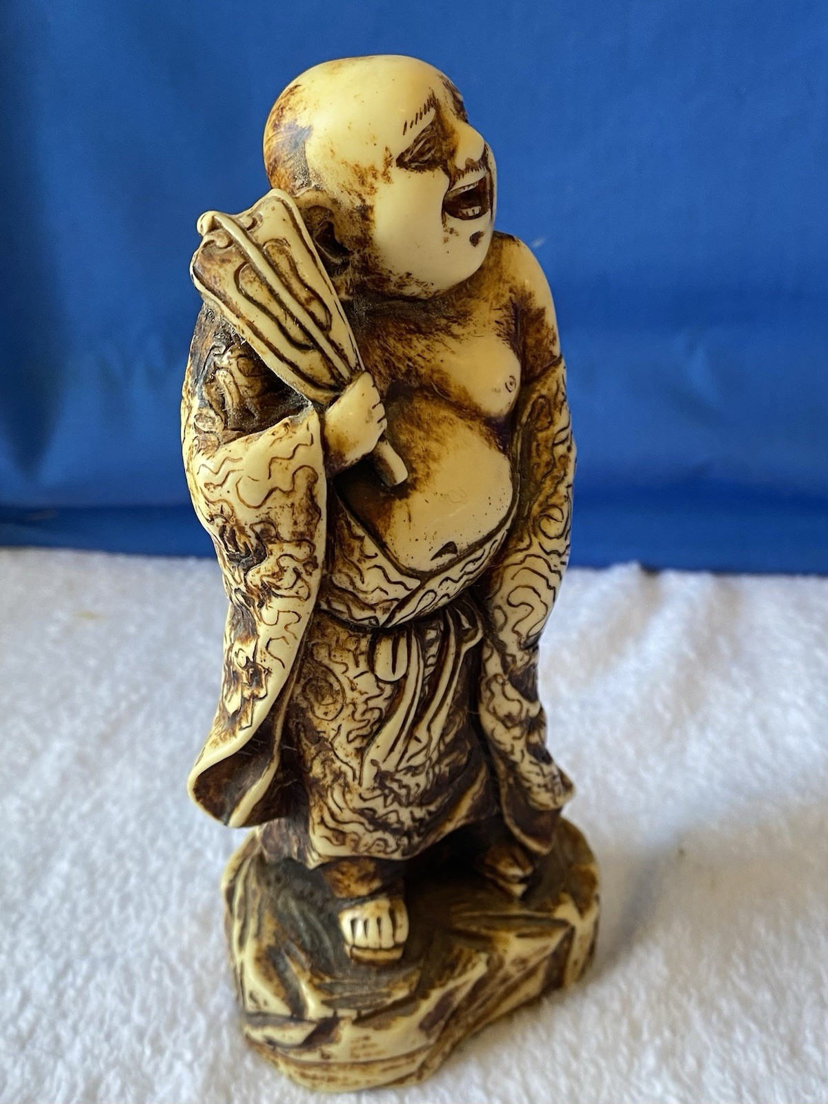 Carved Laughing Buddha Figurine Resin Antique Finish Beige Brown 6.5″
