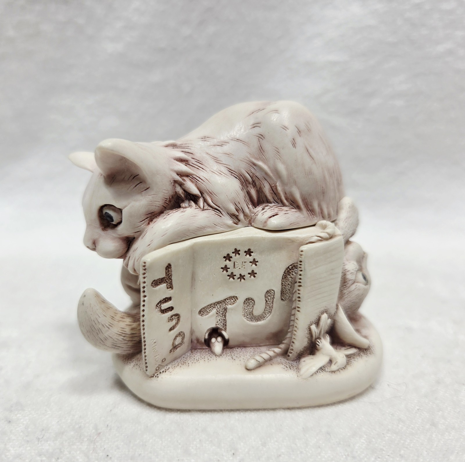 Harmony Kingdom Treasure Chest Cat Cannery Row 2000 Figurine Curiouser Trinket