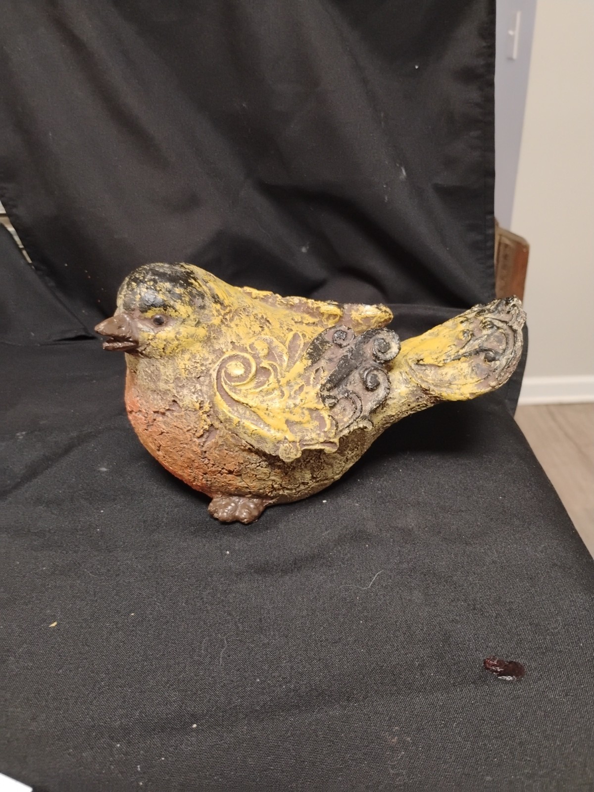 Decorative Figurine Of A Bird/Unbranded/ Resin Or Wood?/6″×8″