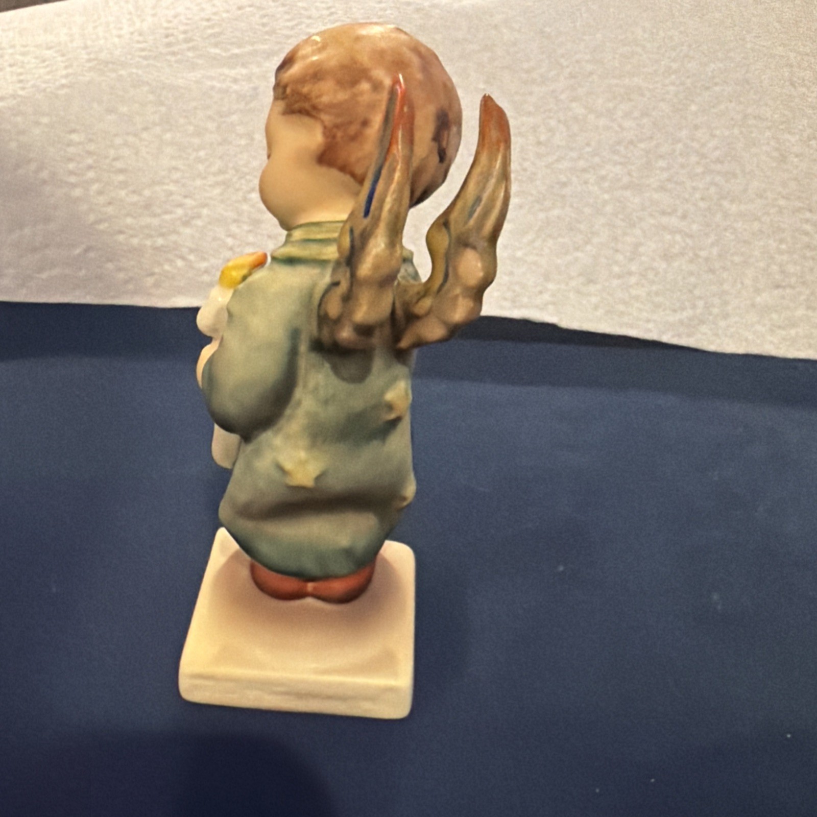 Goebel Hummel Figurine “Heavenly Angel” #21/0 No Box – RC 84 Wings Stars 5 7/8″