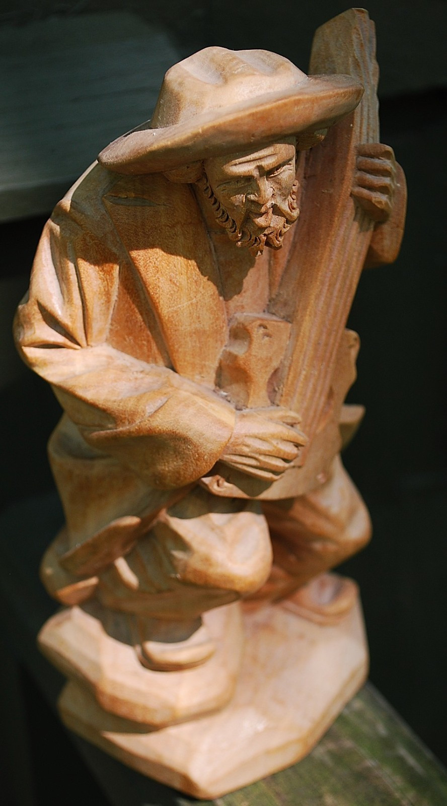 Antique BLACK FOREST GERMANY Hand Carved Wood Sculpture MAN PLAYING GUITAR 8.25″